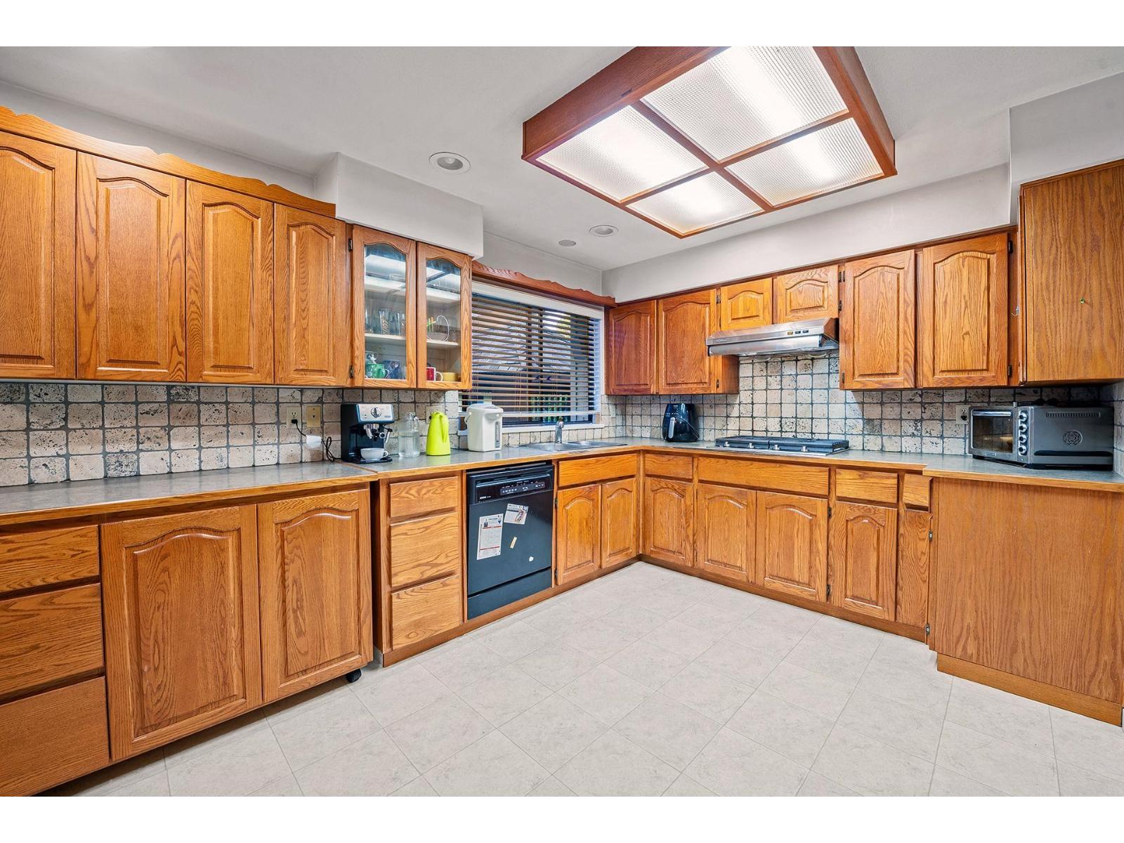 15728 99a Avenue, Surrey, British Columbia  V4N 2A9 - Photo 6 - R3059714