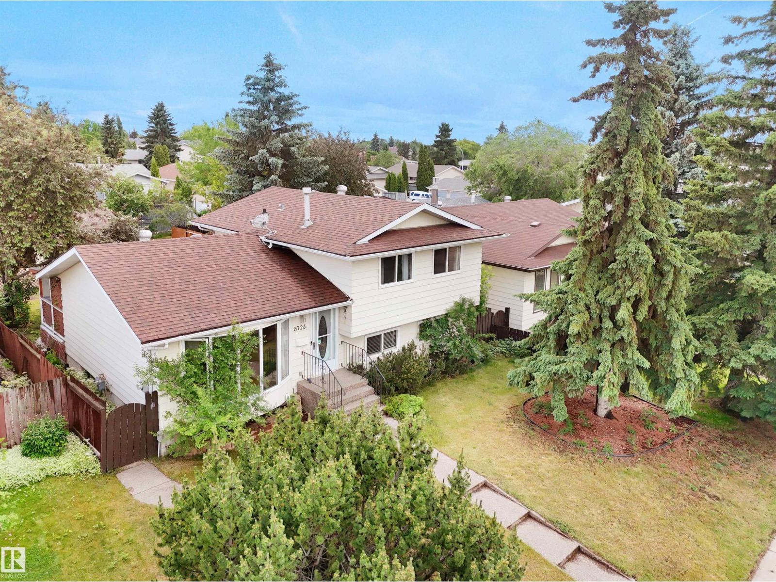 6723 40 Av Nw, Edmonton, Alberta  T5K 1R9 - Photo 2 - E4465392