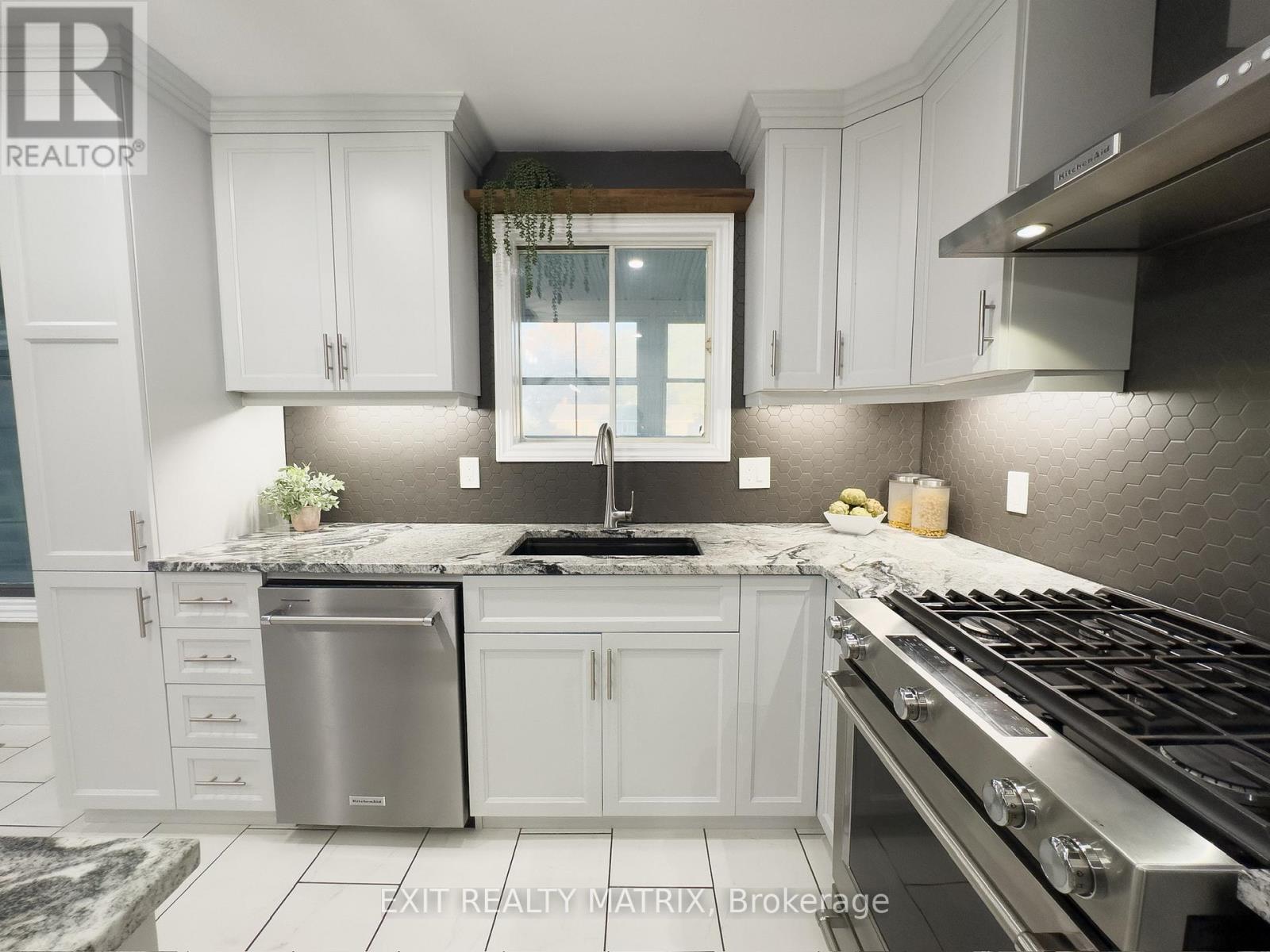 12187 County Road 3 Road W, North Dundas, Ontario  K0C 2K0 - Photo 8 - X12432946