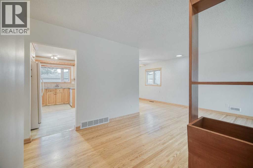 3307 Boulton Road Nw, Calgary, Alberta  T2L 1M2 - Photo 9 - A2262010