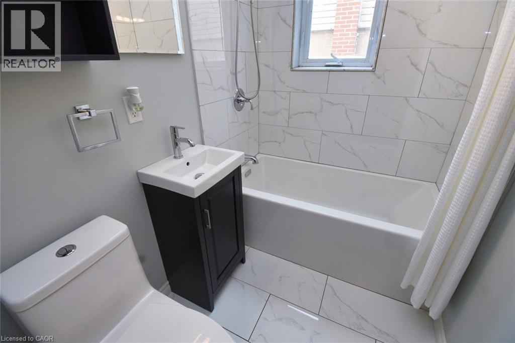 158 Howe Avenue, Hamilton, Ontario  L9A 1X8 - Photo 17 - 40786889