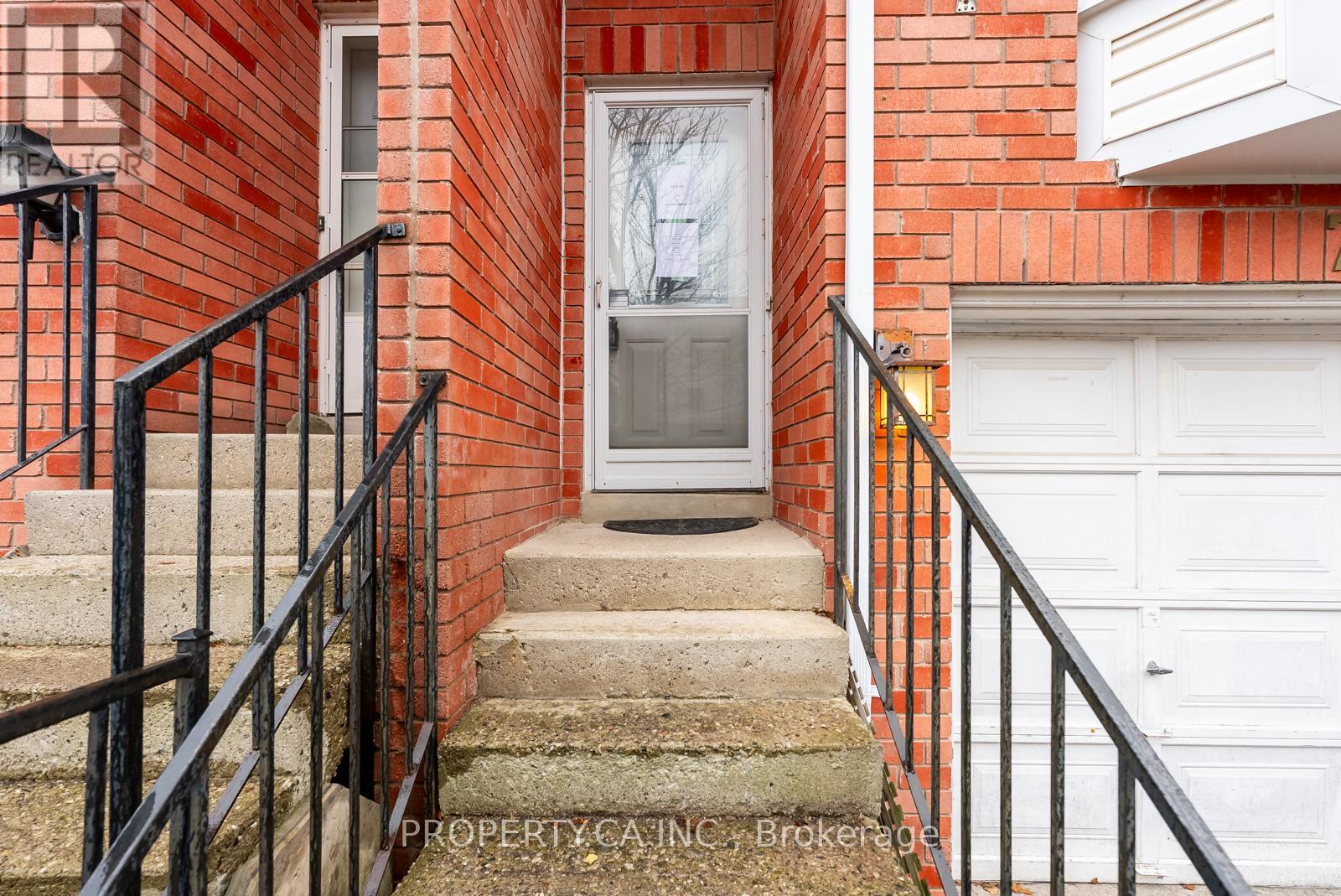 77 William Curtis Circle, Newmarket, Ontario  L3Y 8L7 - Photo 2 - N12533950