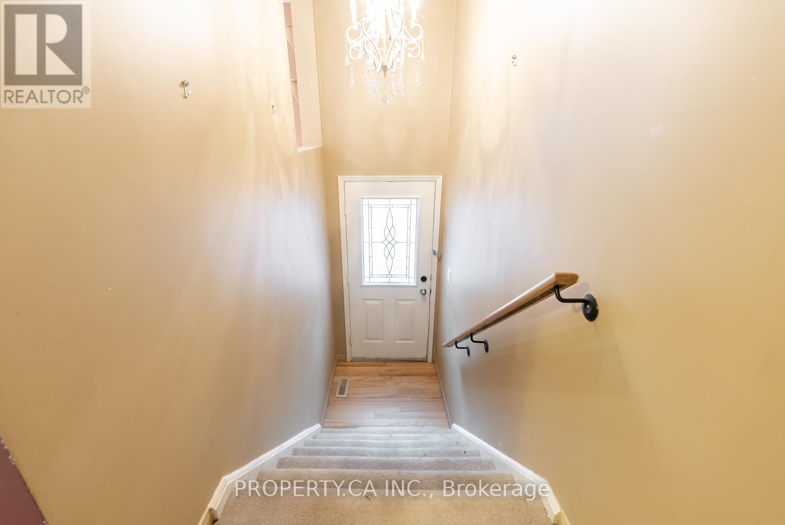 77 William Curtis Circle, Newmarket, Ontario  L3Y 8L7 - Photo 3 - N12533950