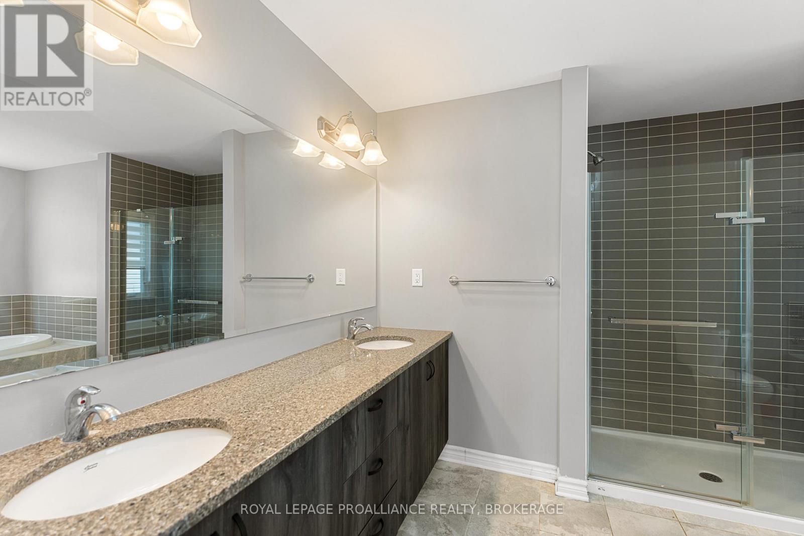 1374 Monarch Drive, Kingston, Ontario  K7P 0S2 - Photo 12 - X12534106