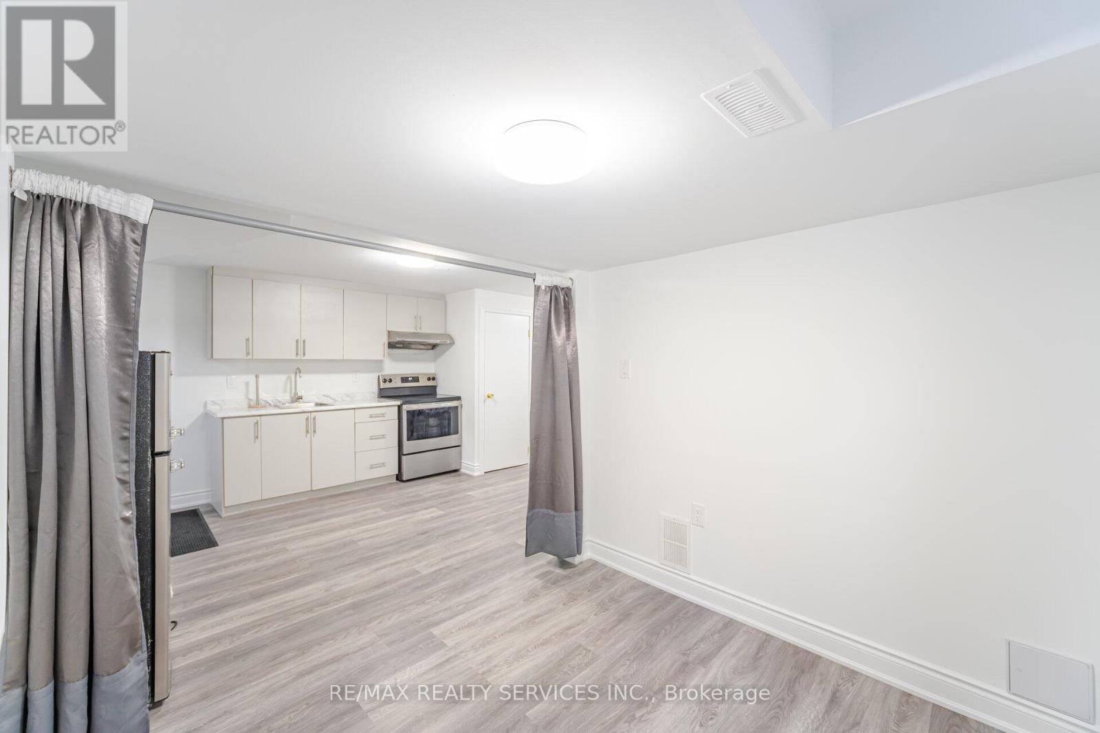 Bsmt - 26 Vodden Street W, Brampton, Ontario  L6X 2W7 - Photo 11 - W12533926