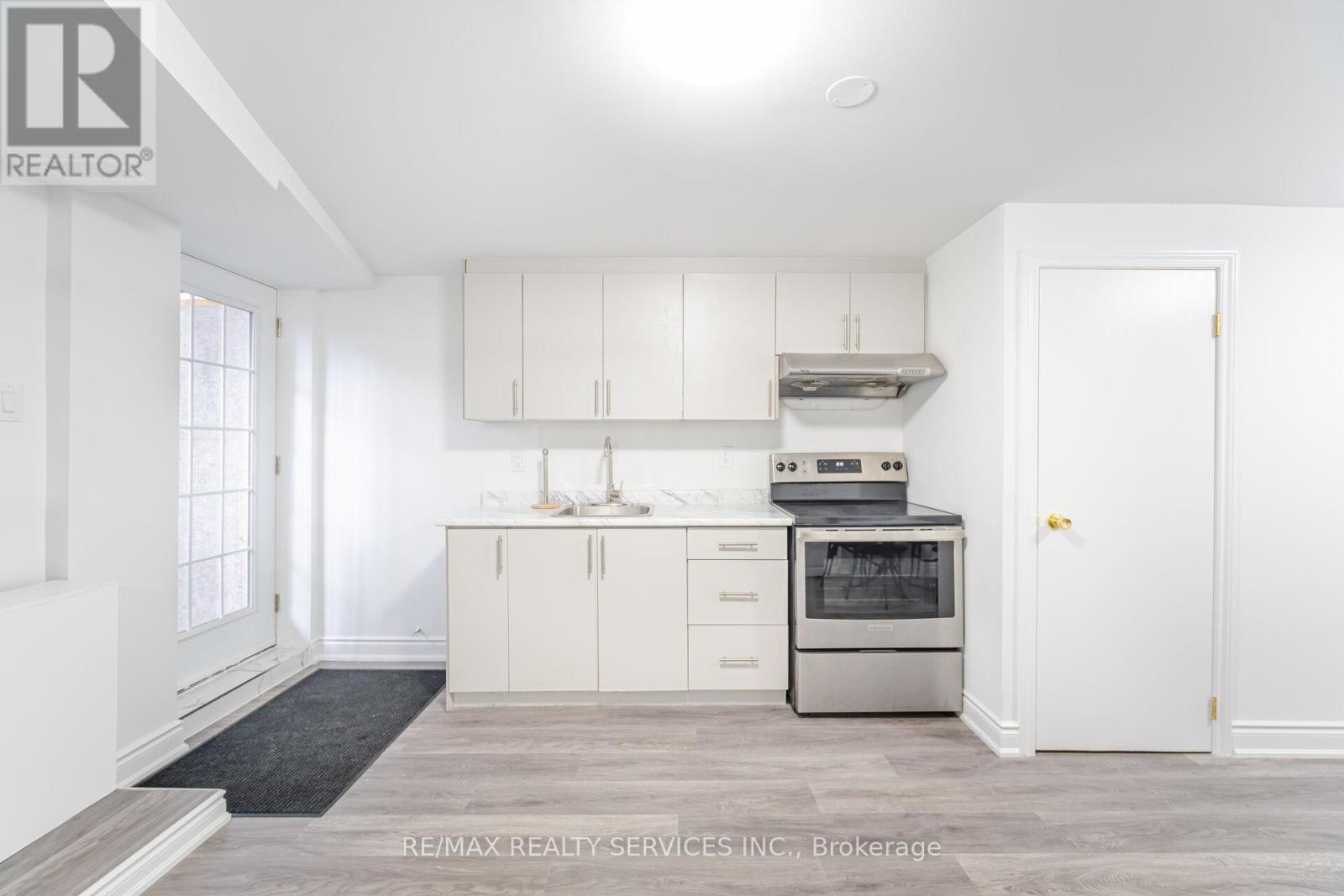 Bsmt - 26 Vodden Street W, Brampton, Ontario  L6X 2W7 - Photo 6 - W12533926