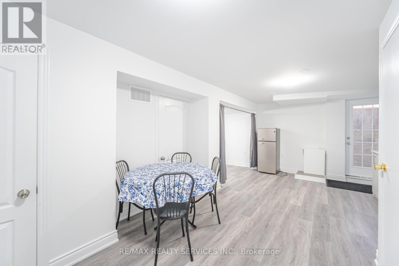 Bsmt - 26 Vodden Street W, Brampton, Ontario  L6X 2W7 - Photo 9 - W12533926