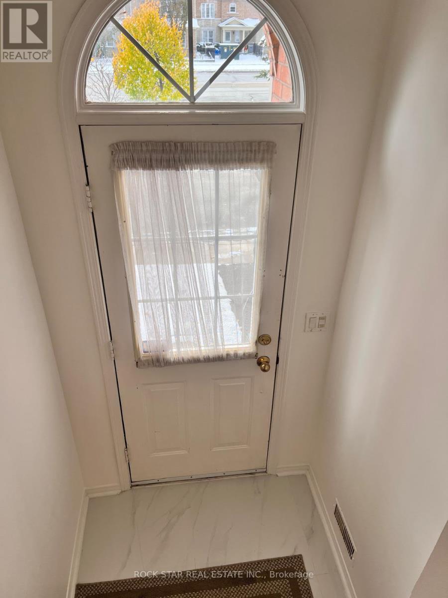 35 - 5030 Heatherleigh Avenue, Mississauga, Ontario  L5V 2G7 - Photo 3 - W12533960