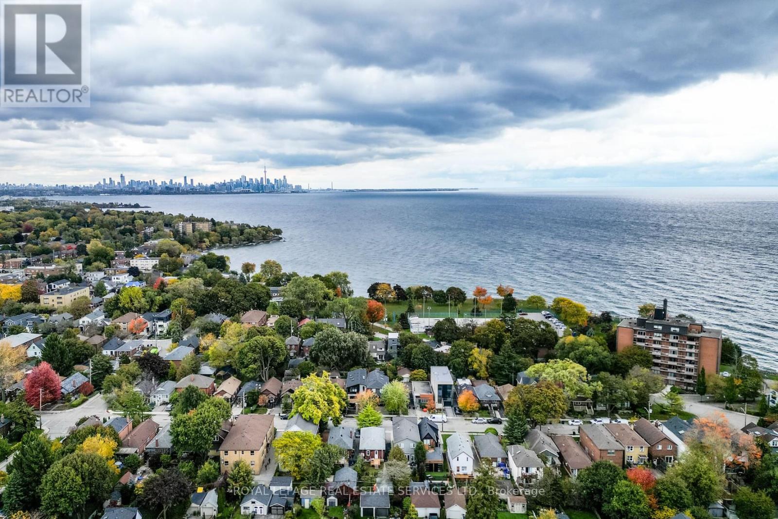 44 Fourth Street, Toronto, Ontario  M8V 2Y3 - Photo 2 - W12533978