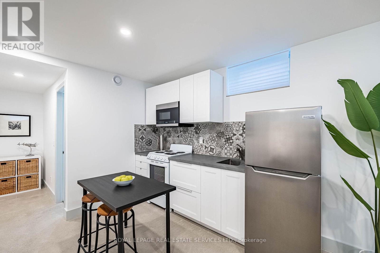 44 Fourth Street, Toronto, Ontario  M8V 2Y3 - Photo 33 - W12533978