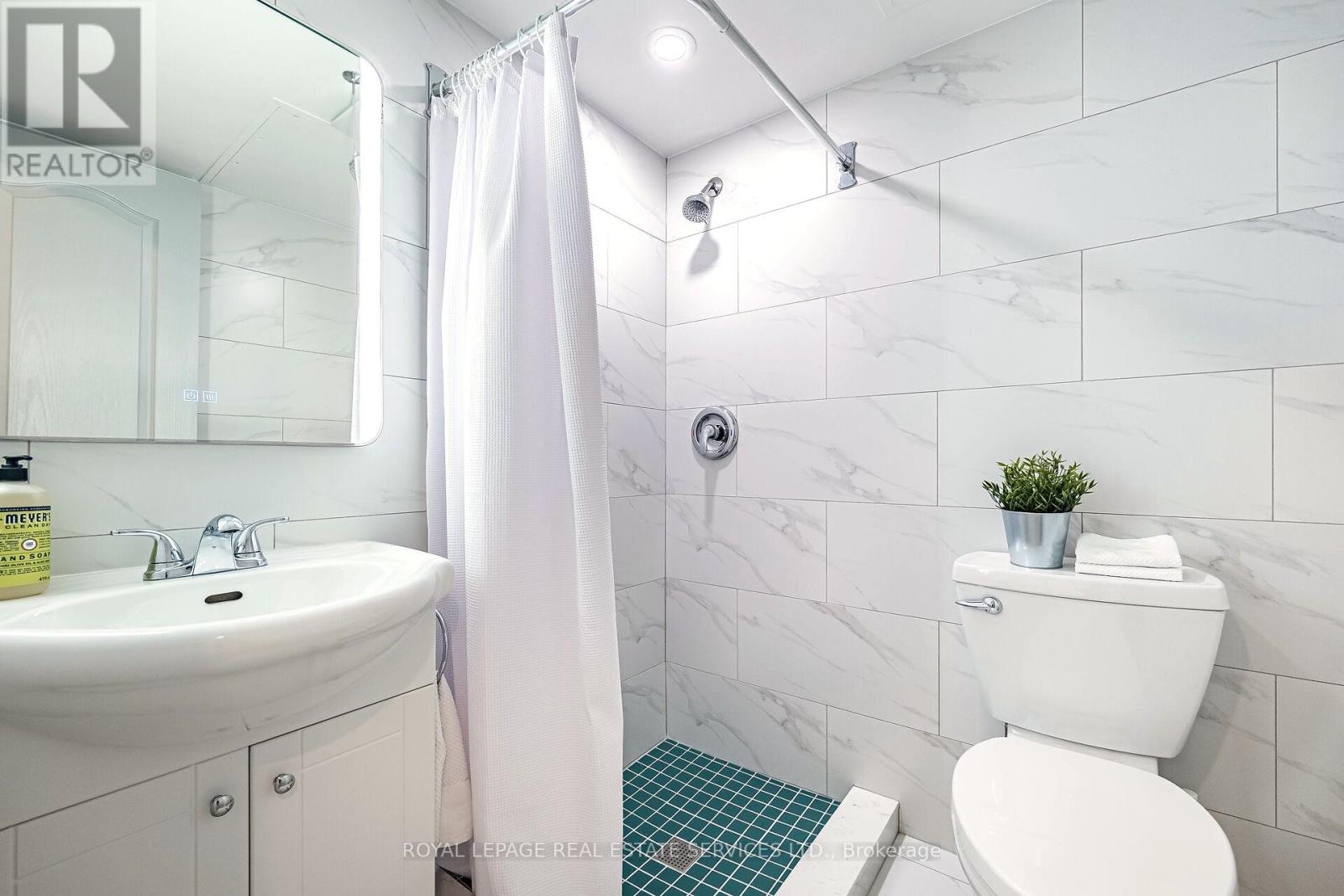 44 Fourth Street, Toronto, Ontario  M8V 2Y3 - Photo 38 - W12533978