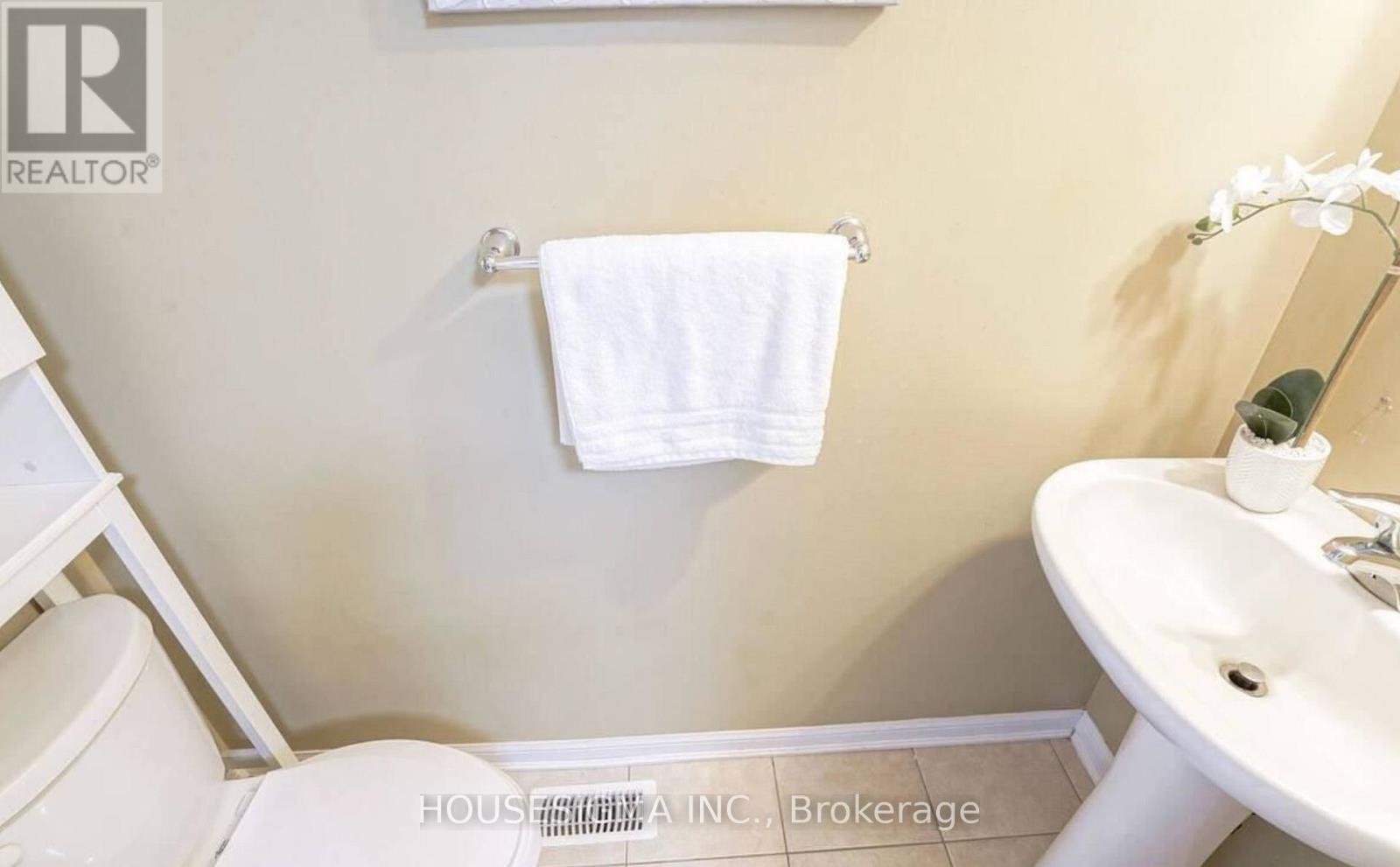 57 Robert Parkinson Drive, Brampton, Ontario  L7A 0X5 - Photo 10 - W12534002