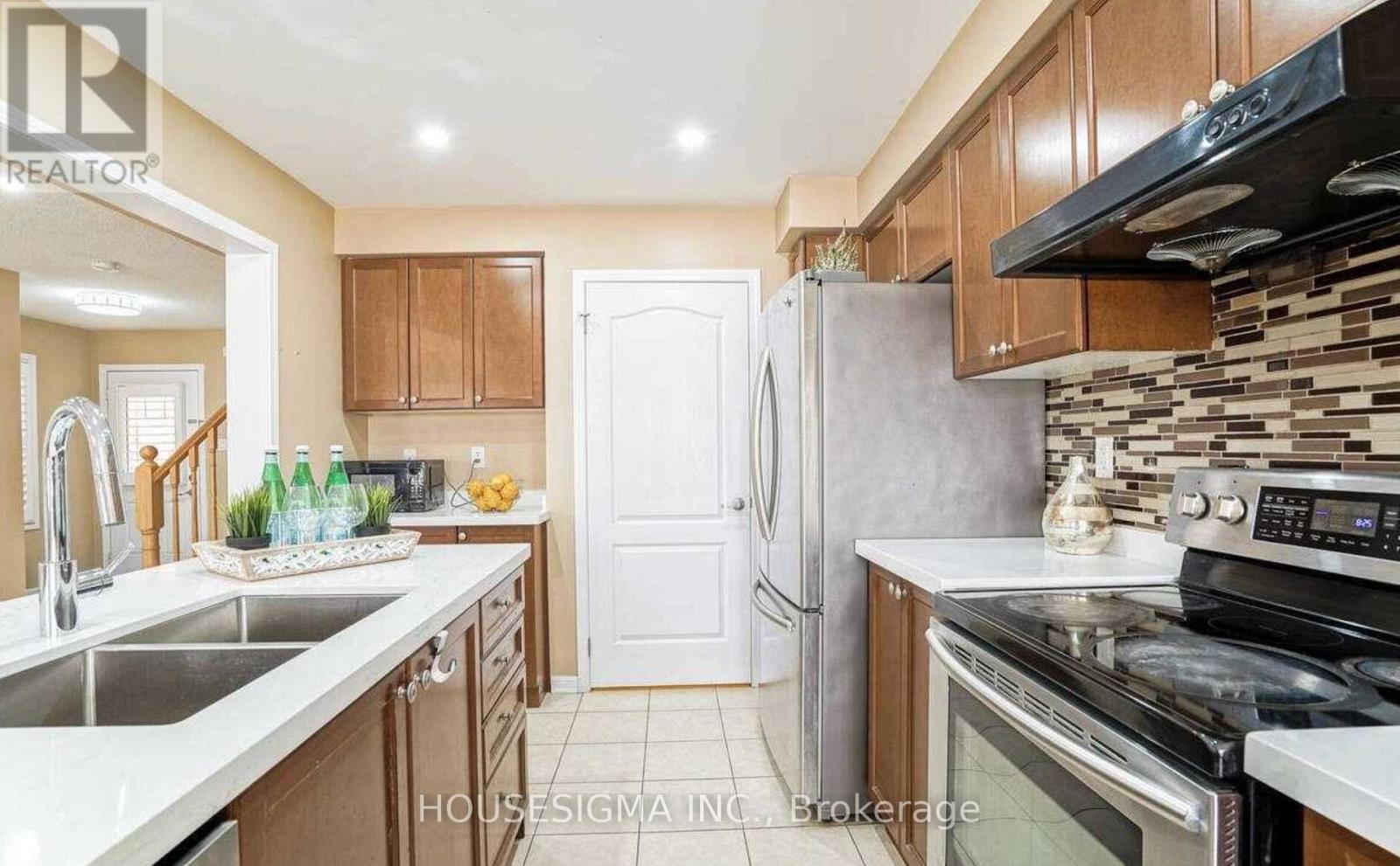 57 Robert Parkinson Drive, Brampton, Ontario  L7A 0X5 - Photo 7 - W12534002