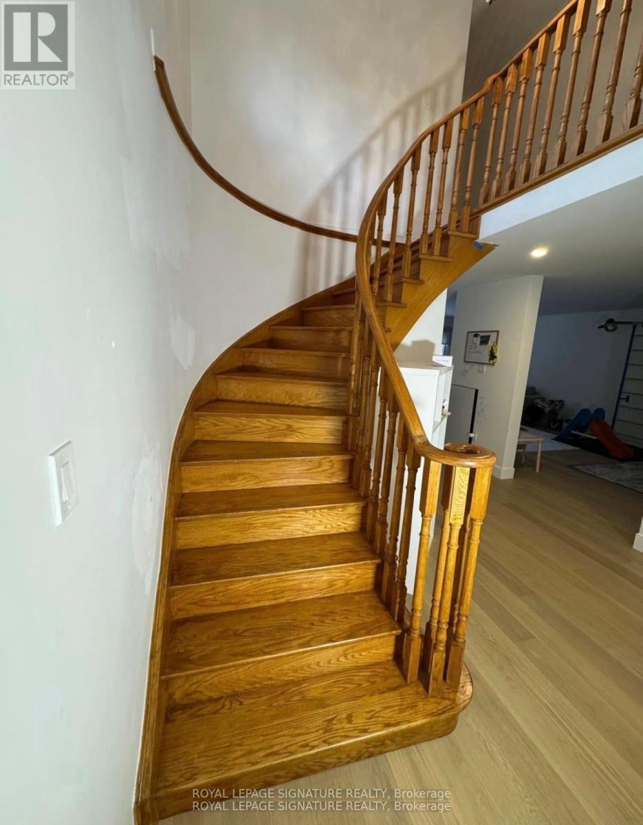 445 Malaga Road, Mississauga, Ontario  L5B 3V8 - Photo 13 - W12534034