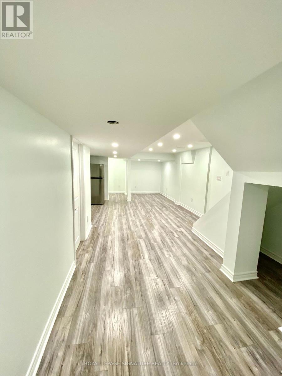 445 Malaga Road, Mississauga, Ontario  L5B 3V8 - Photo 21 - W12534034