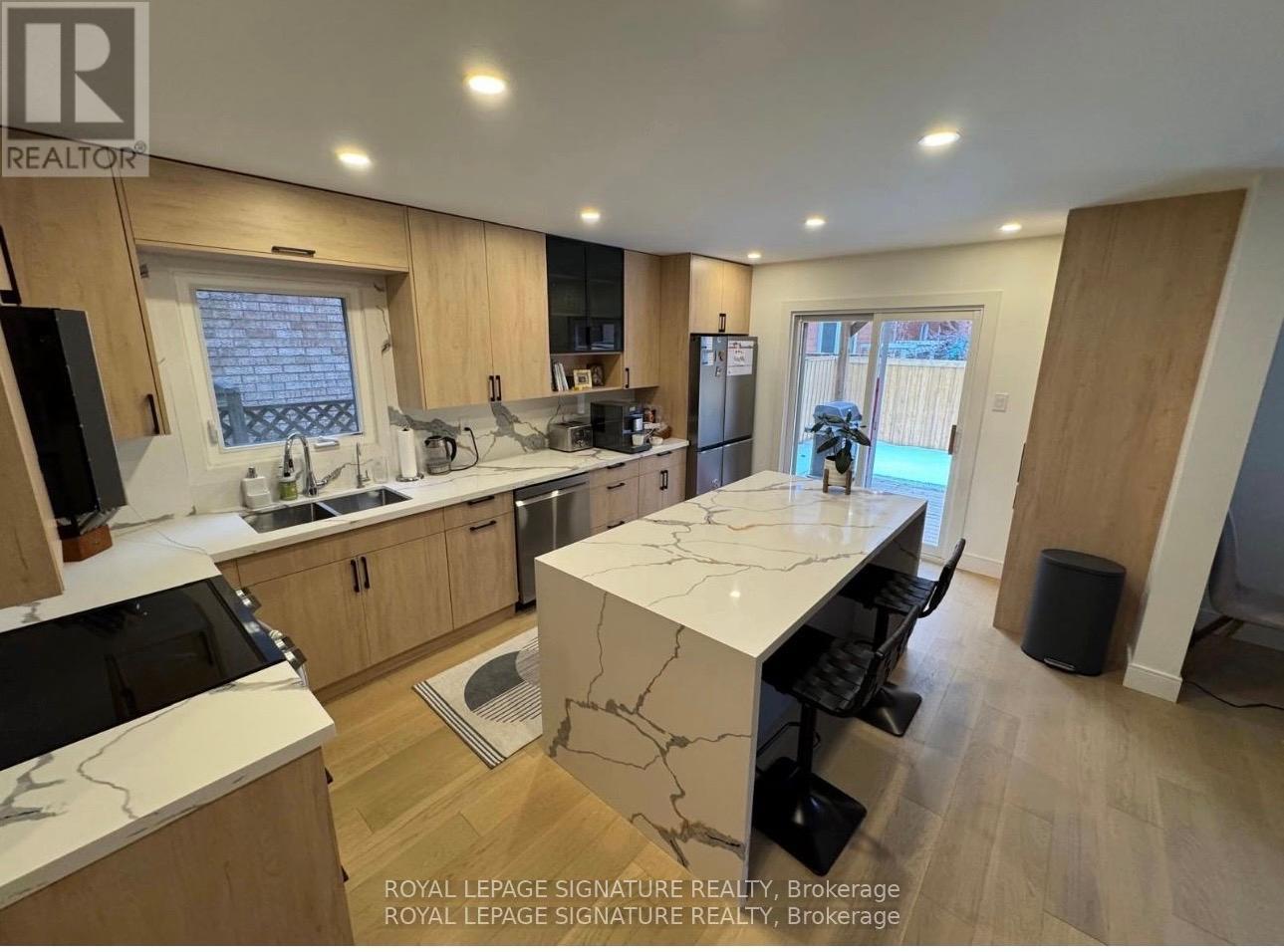 445 Malaga Road, Mississauga, Ontario  L5B 3V8 - Photo 3 - W12534034