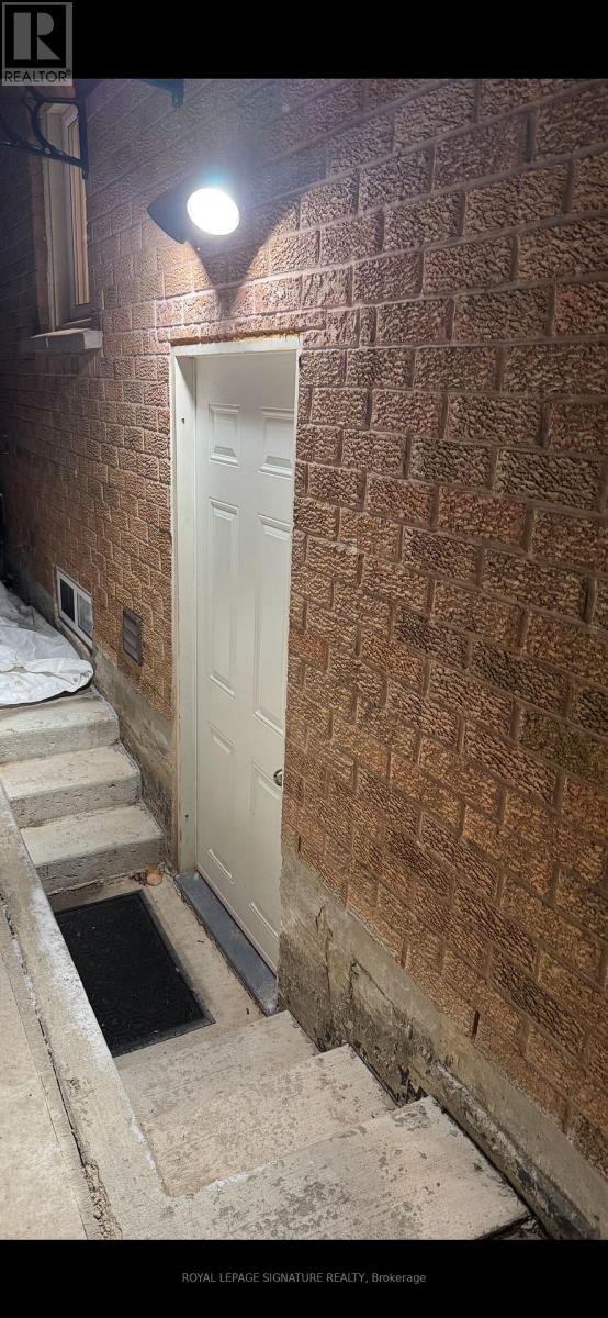 445 Malaga Road, Mississauga, Ontario  L5B 3V8 - Photo 30 - W12534034