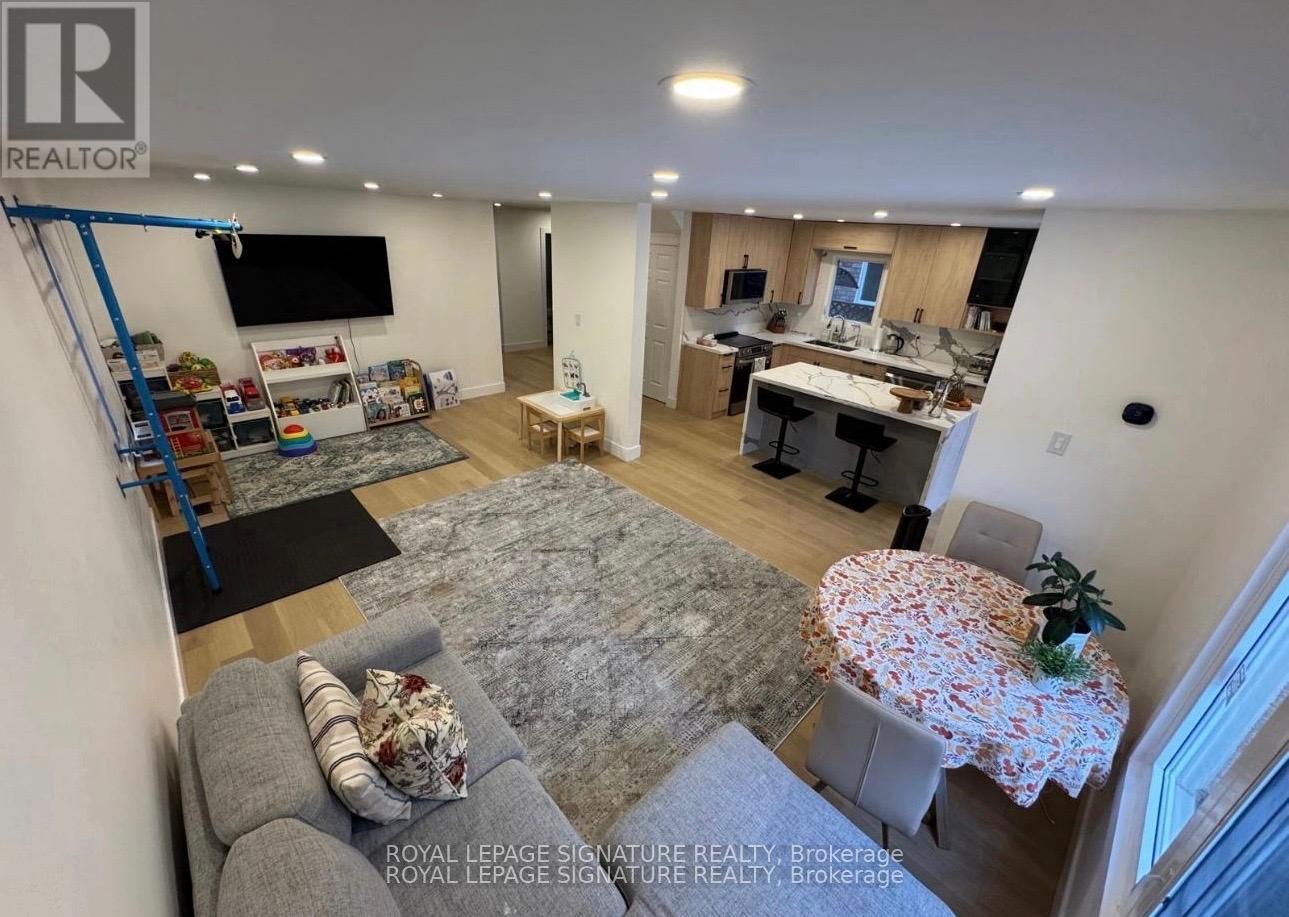 445 Malaga Road, Mississauga, Ontario  L5B 3V8 - Photo 5 - W12534034