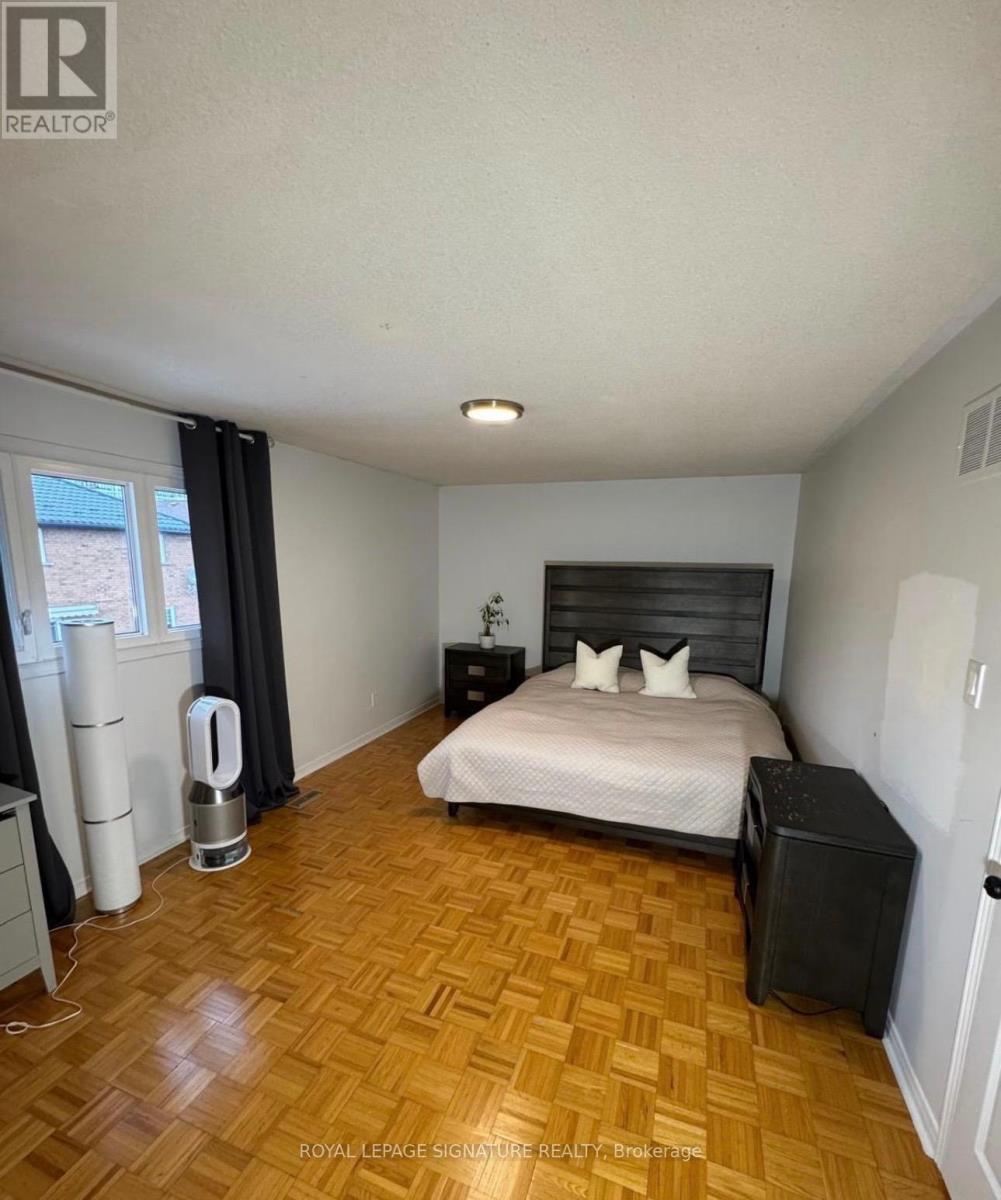 445 Malaga Road, Mississauga, Ontario  L5B 3V8 - Photo 9 - W12534034