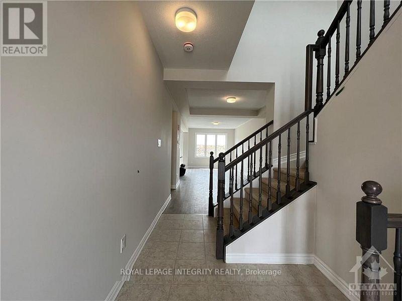 540 Culdaff Road, Ottawa, Ontario  K2S 2Z7 - Photo 2 - X12534046