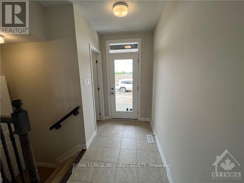 540 Culdaff Road, Ottawa, Ontario  K2S 2Z7 - Photo 3 - X12534046