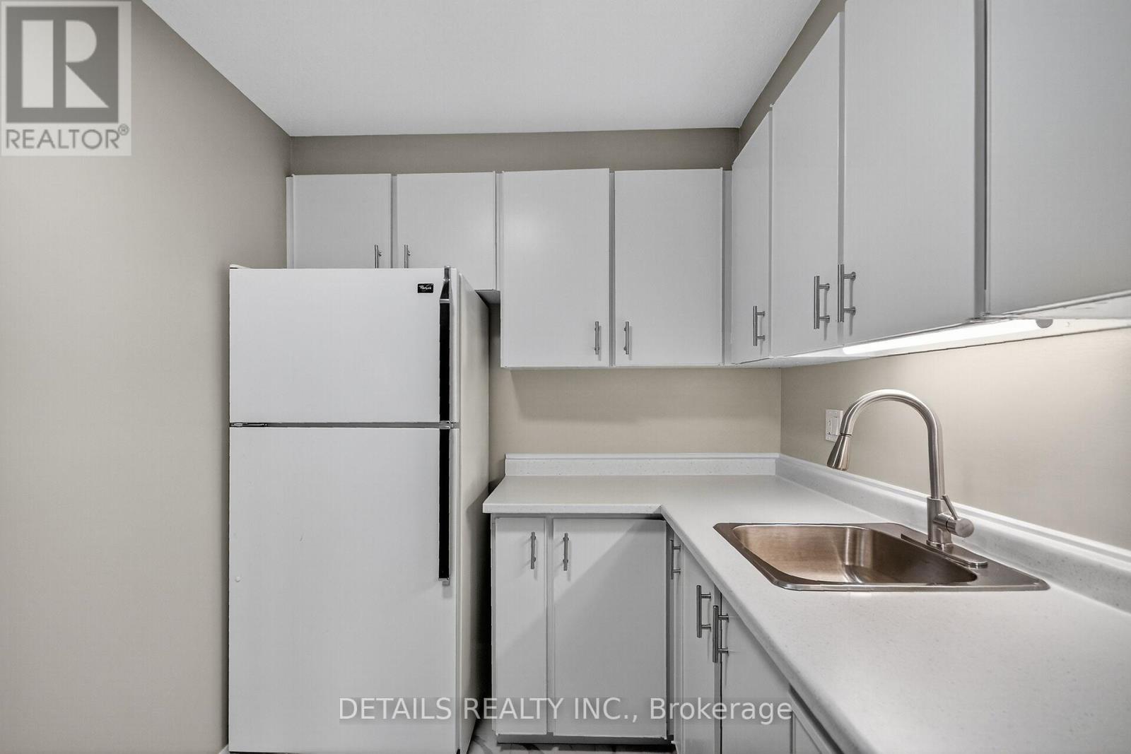 202 - 3100 Carling Avenue, Ottawa, Ontario K2B 6J6 - Photo 8 - X12534128