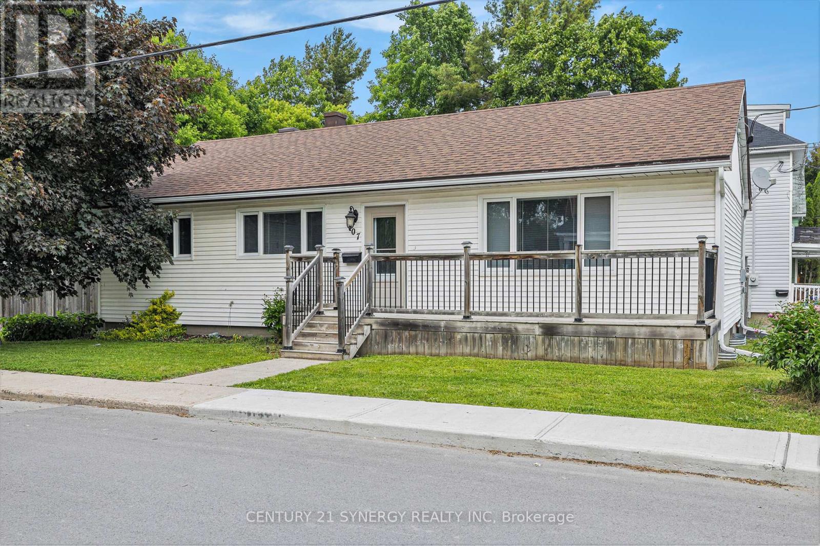 107 Mary Street, Arnprior, Ontario  K7S 1E7 - Photo 3 - X12534166