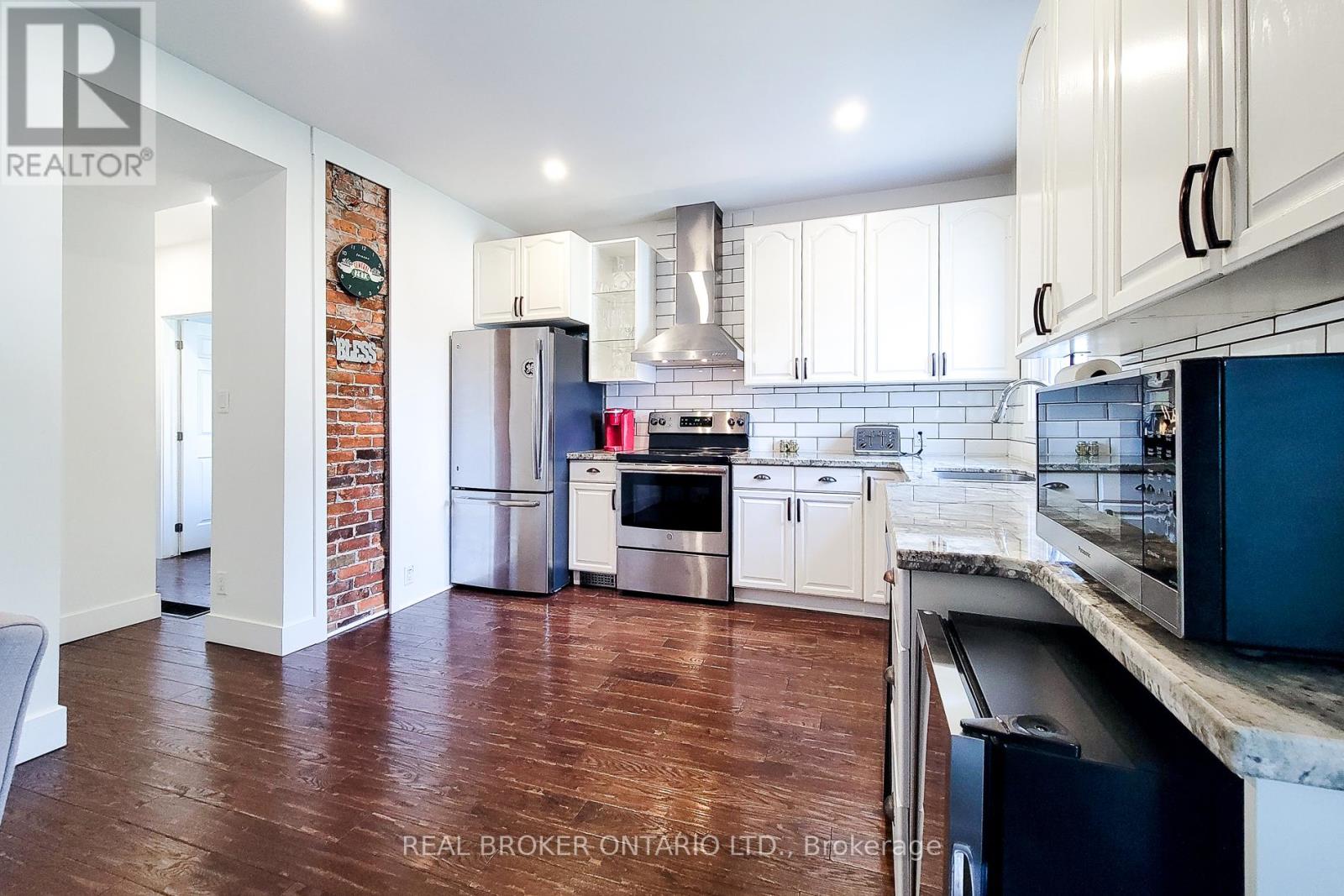 3 East 33rd Street, Hamilton, Ontario  L8V 3S9 - Photo 11 - X12534020