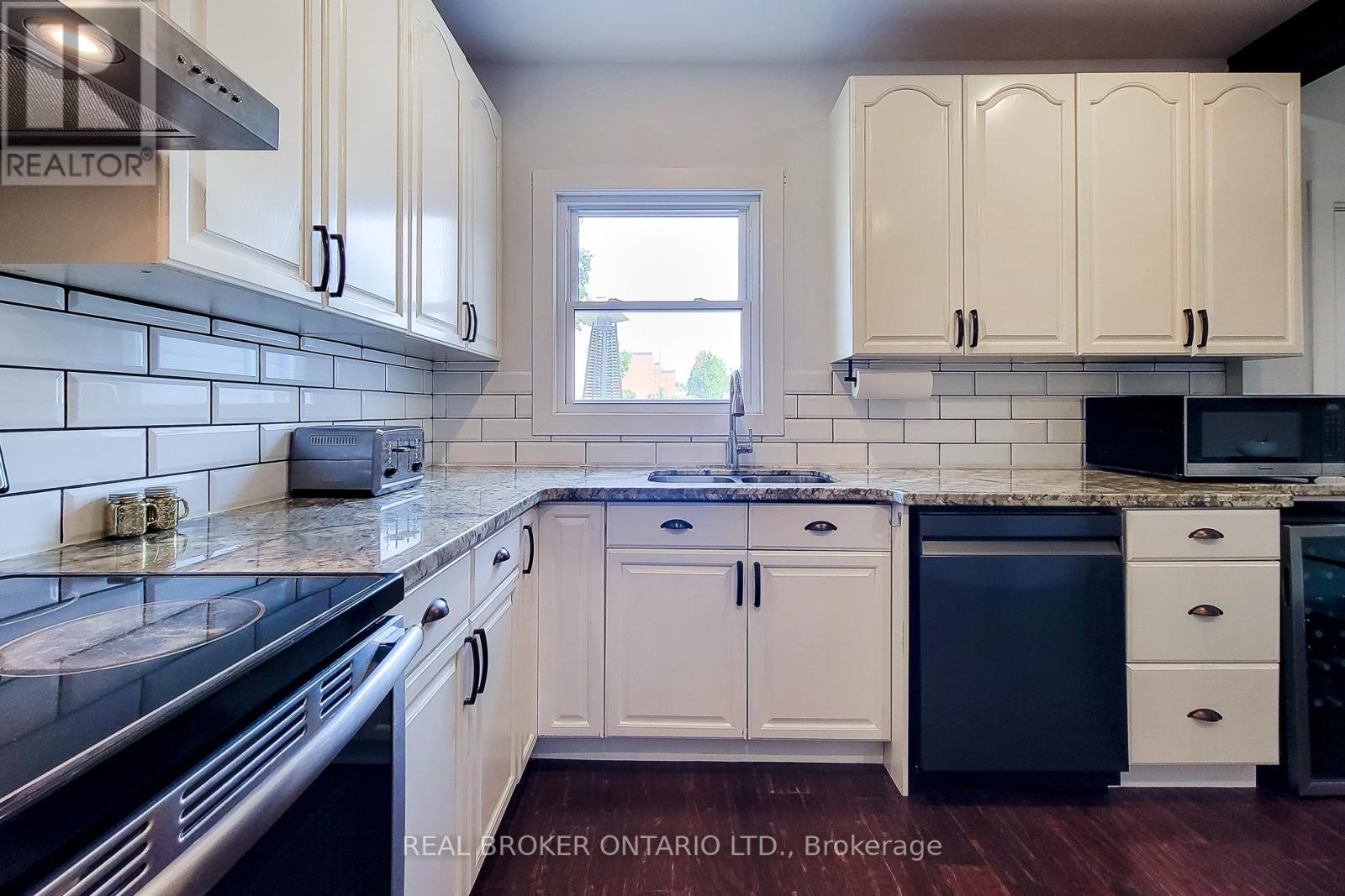 3 East 33rd Street, Hamilton, Ontario  L8V 3S9 - Photo 13 - X12534020