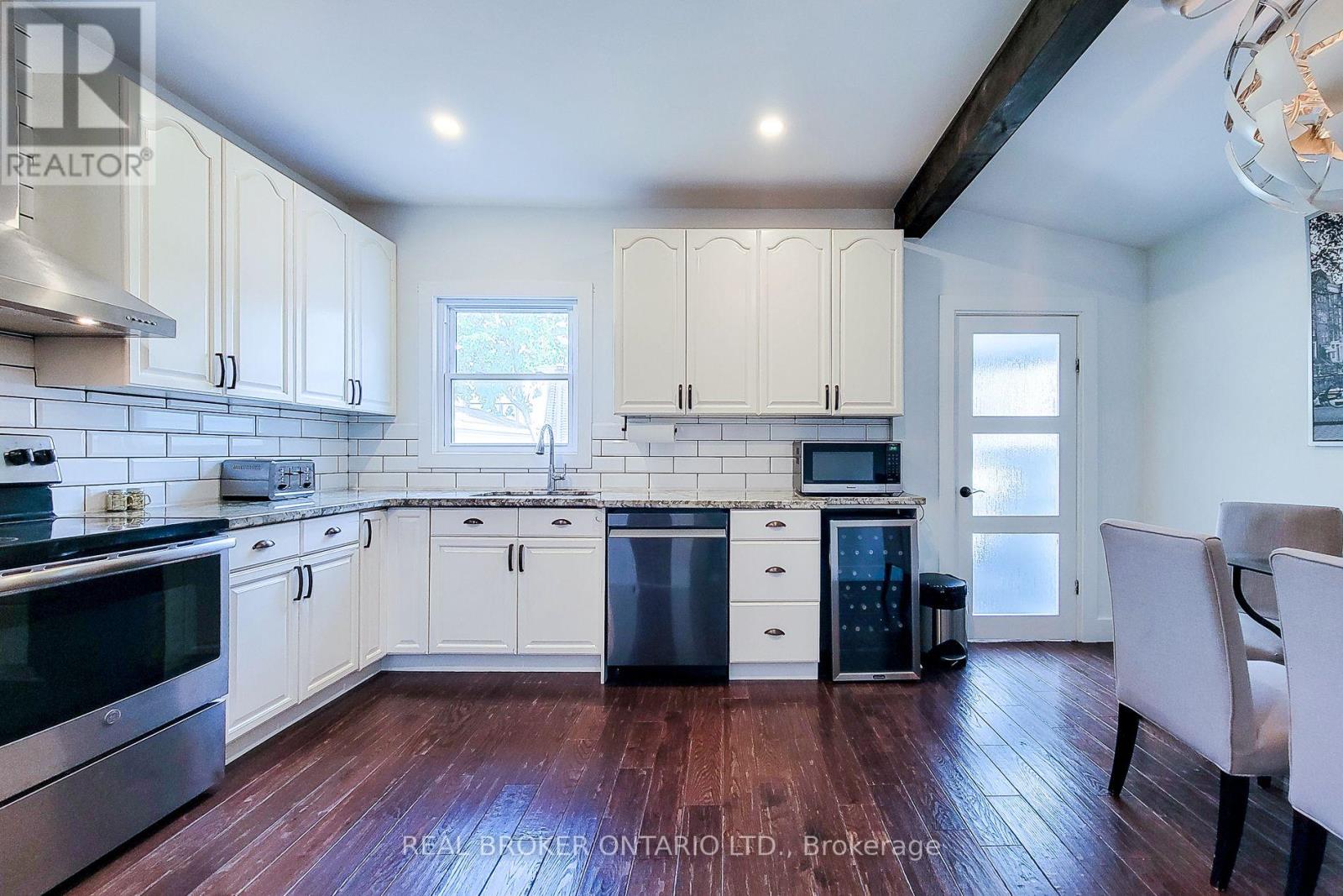 3 East 33rd Street, Hamilton, Ontario  L8V 3S9 - Photo 14 - X12534020