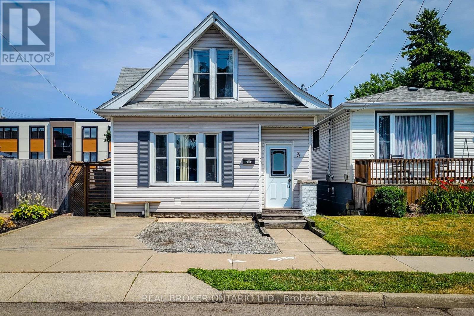 3 East 33rd Street, Hamilton, Ontario  L8V 3S9 - Photo 2 - X12534020