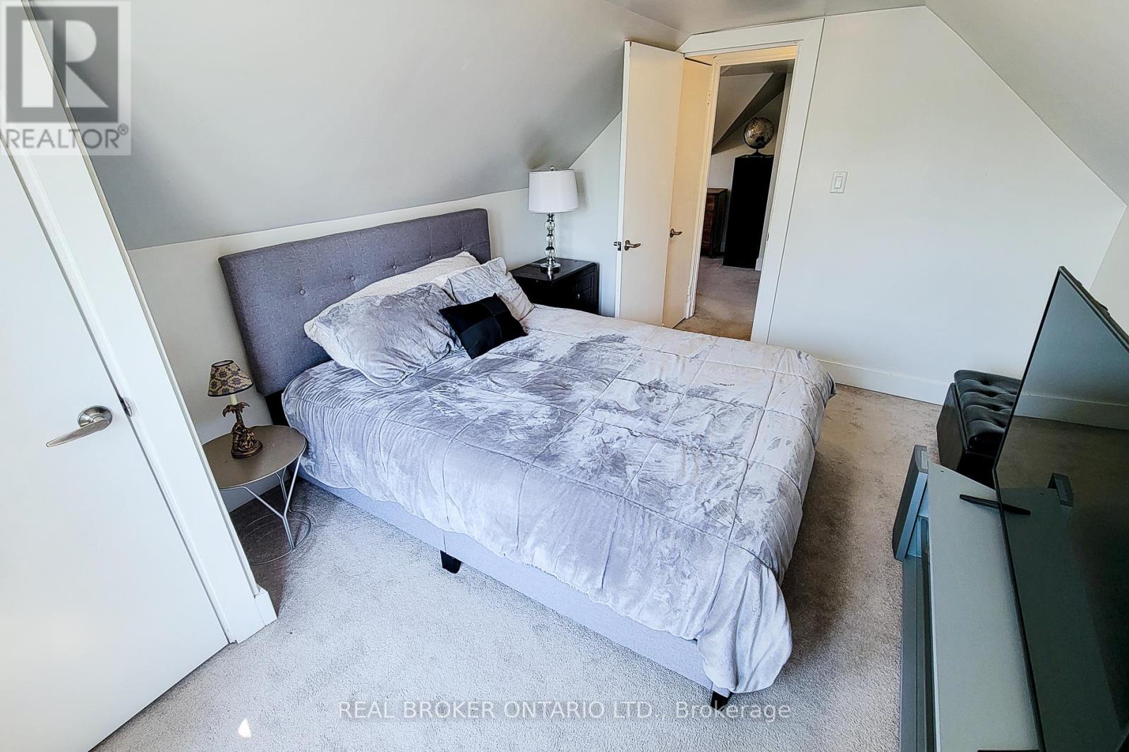 3 East 33rd Street, Hamilton, Ontario  L8V 3S9 - Photo 29 - X12534020