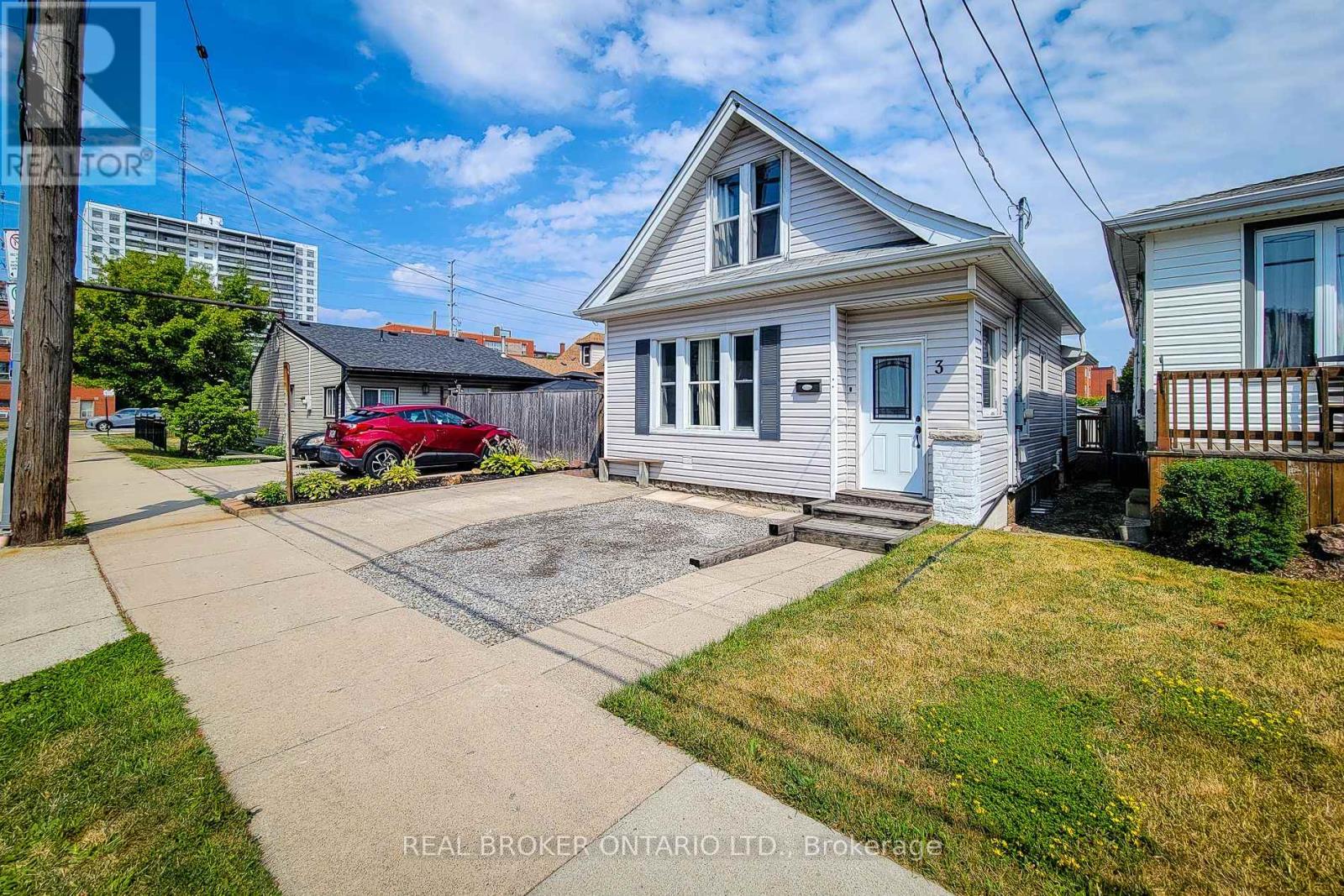 3 East 33rd Street, Hamilton, Ontario  L8V 3S9 - Photo 3 - X12534020