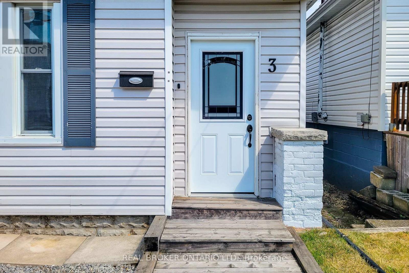 3 East 33rd Street, Hamilton, Ontario  L8V 3S9 - Photo 4 - X12534020