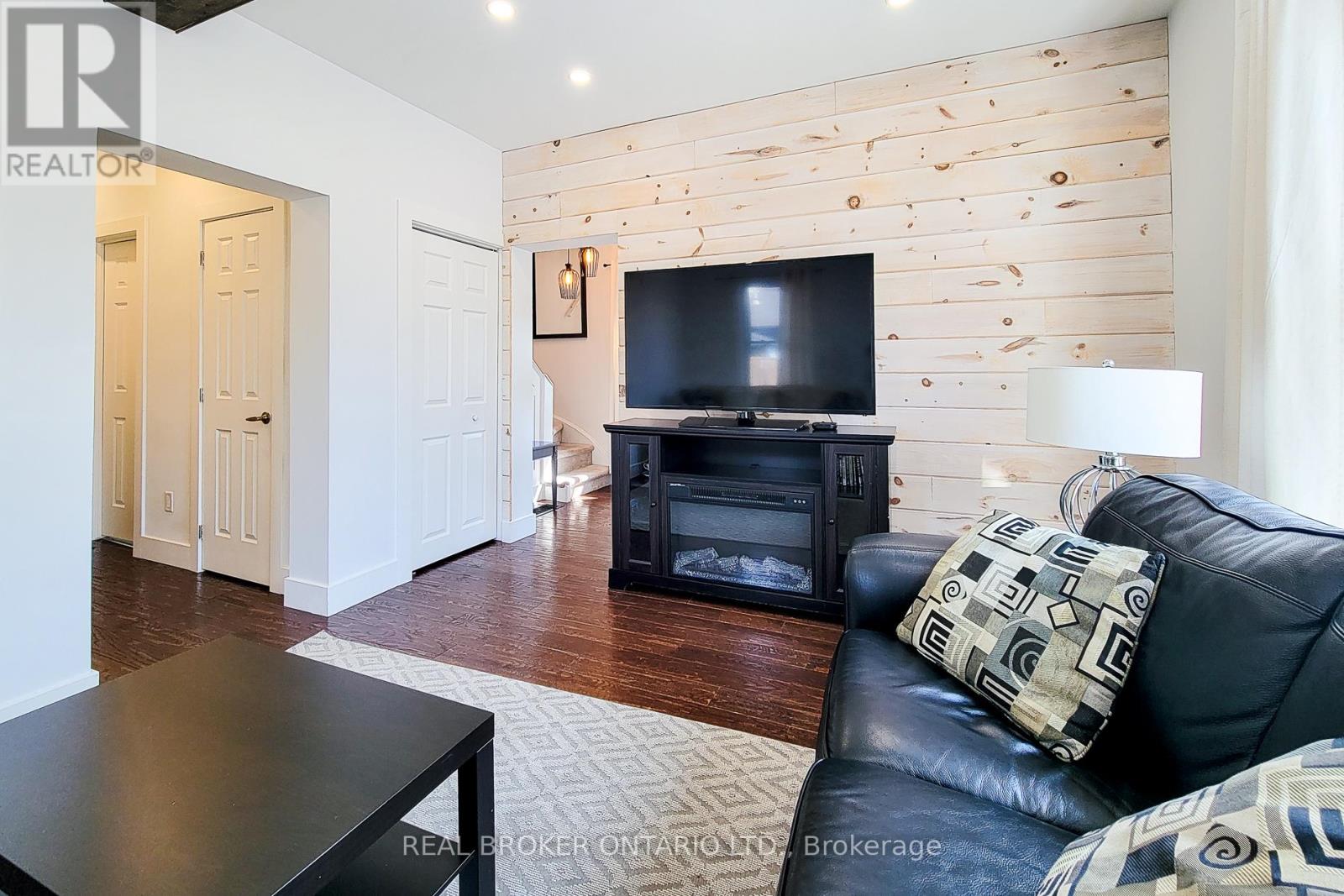 3 East 33rd Street, Hamilton, Ontario  L8V 3S9 - Photo 9 - X12534020