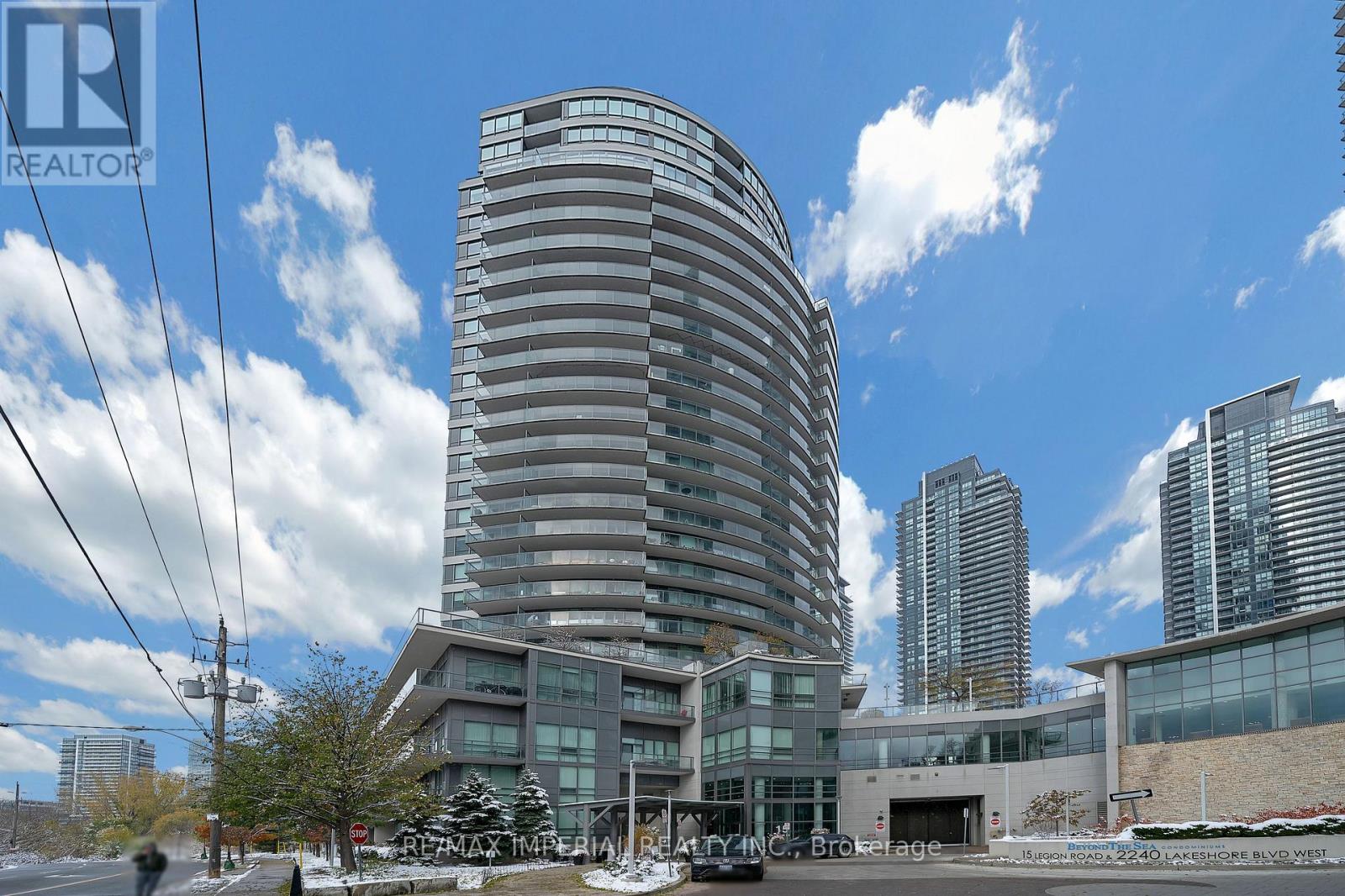 2001 - 15 LEGION ROAD, Toronto, Ontario