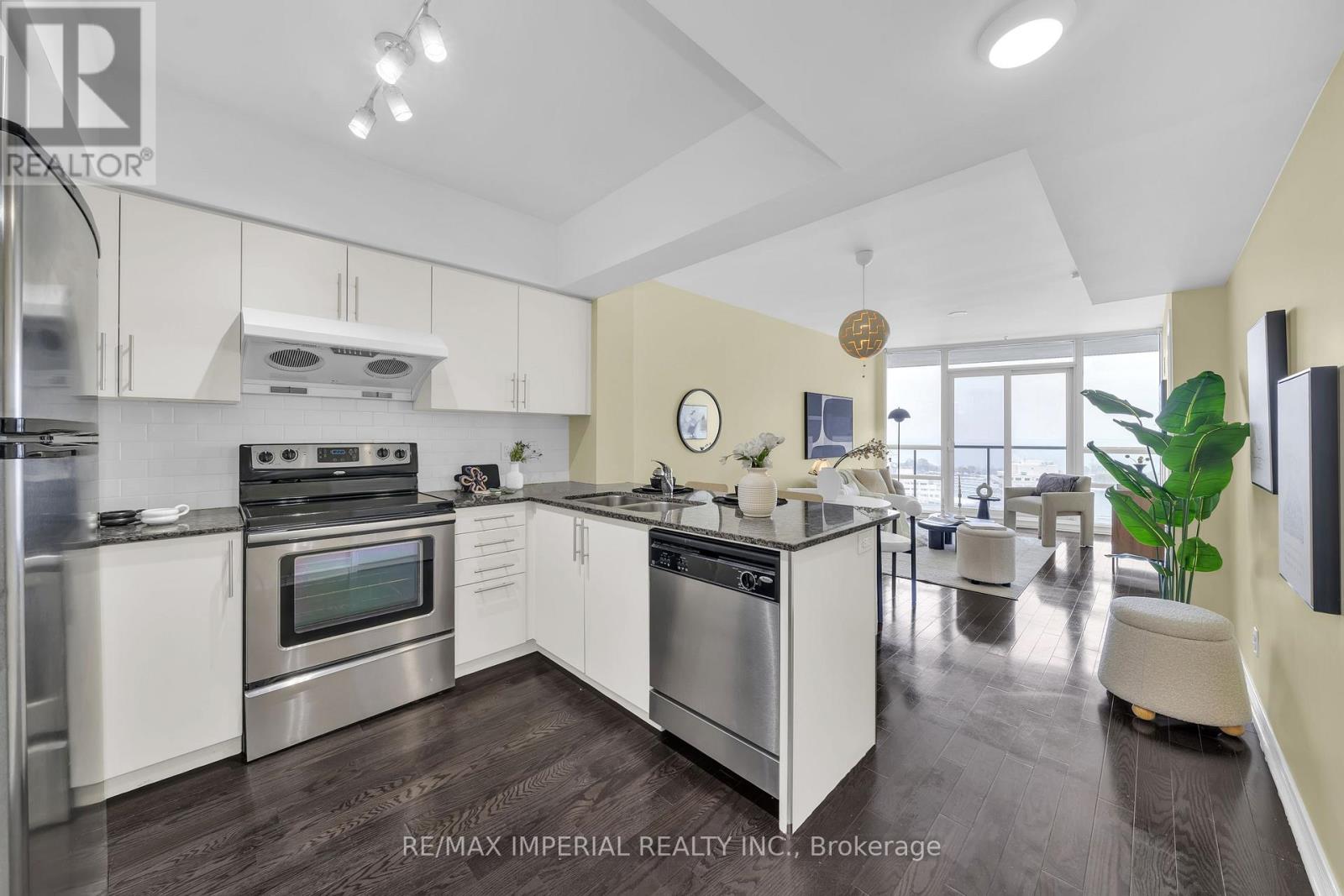 2001 - 15 Legion Road, Toronto, Ontario  M8V 0A9 - Photo 5 - W12531978