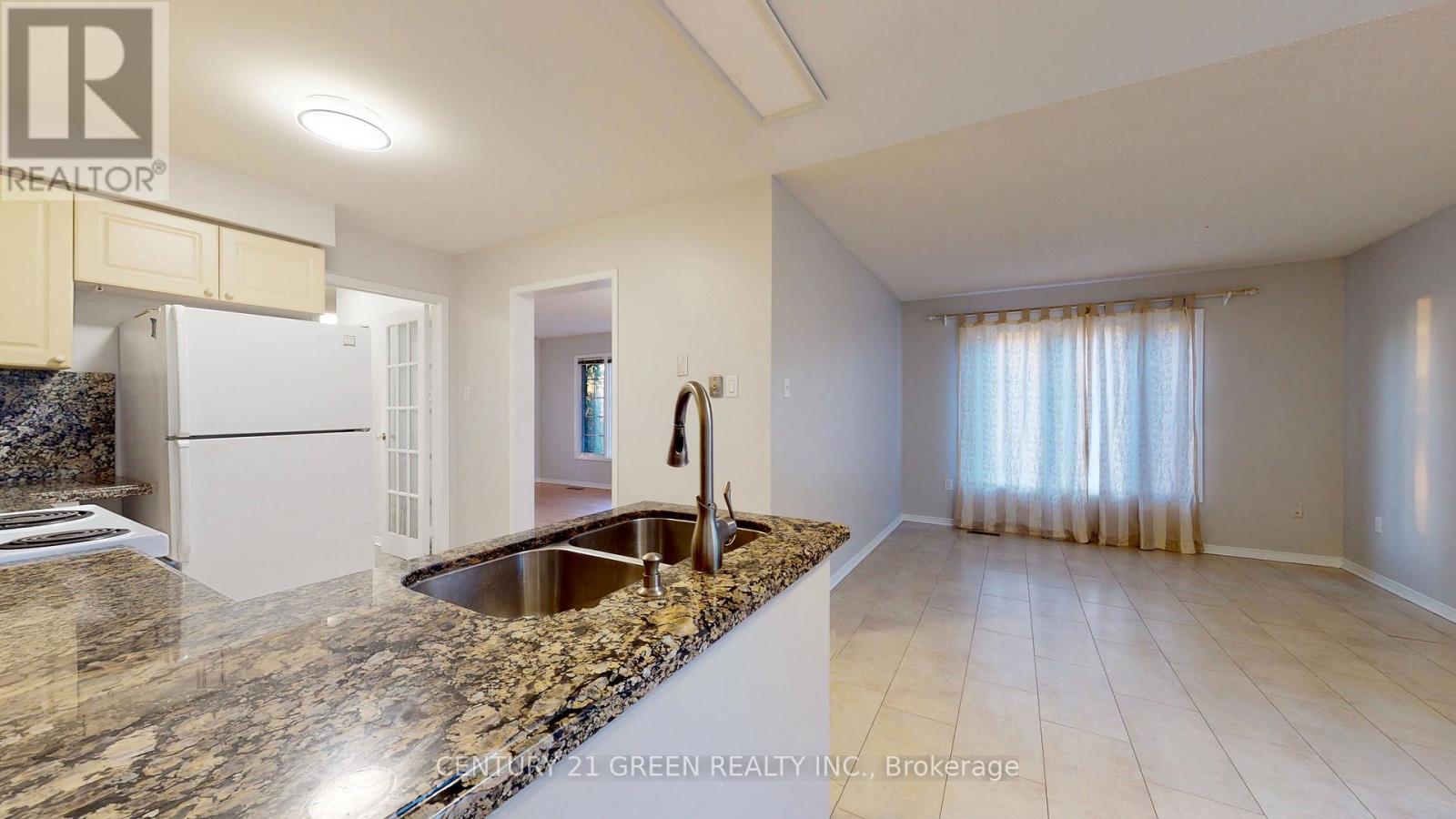 6991 Roundwood Court, Mississauga, Ontario  L5N 6X9 - Photo 10 - W12532696