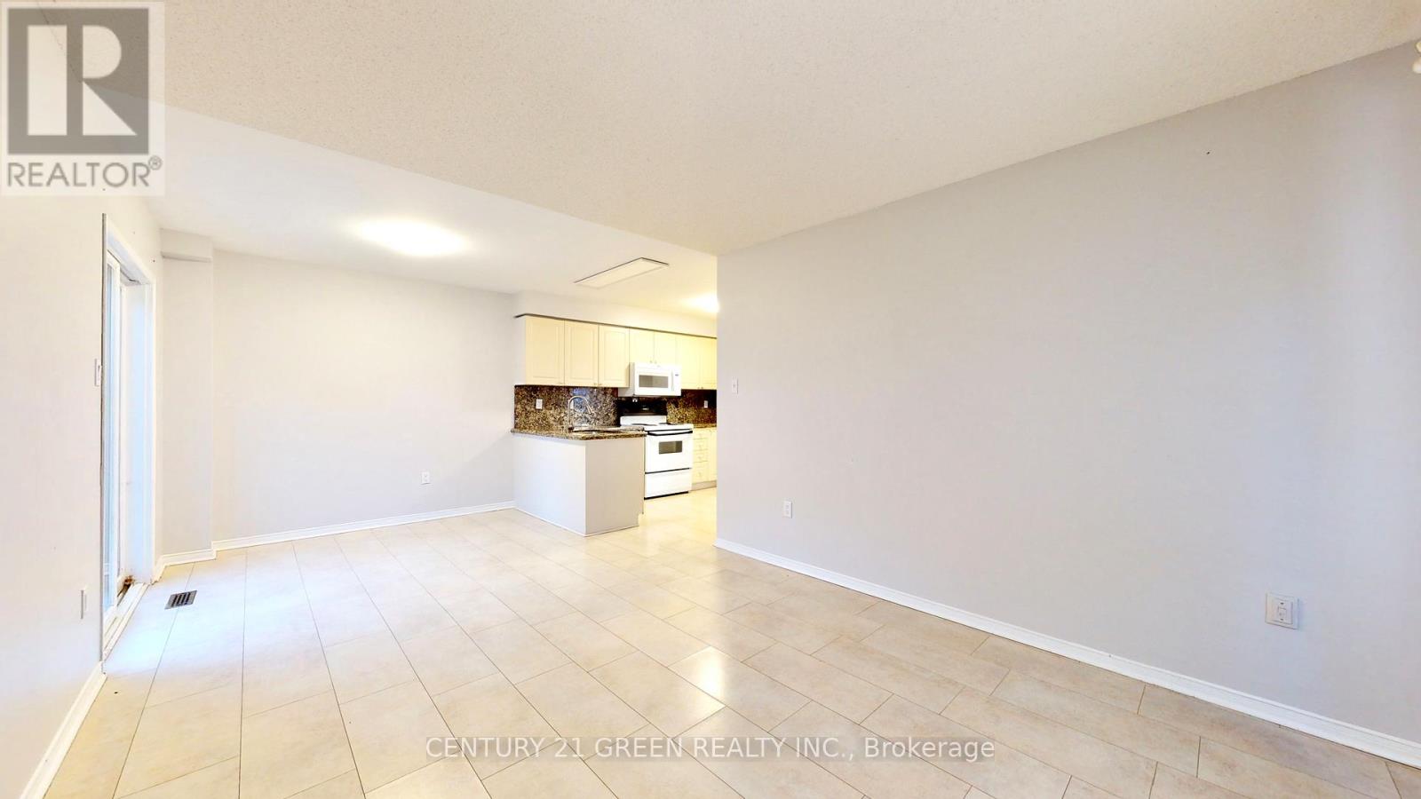 6991 Roundwood Court, Mississauga, Ontario  L5N 6X9 - Photo 11 - W12532696