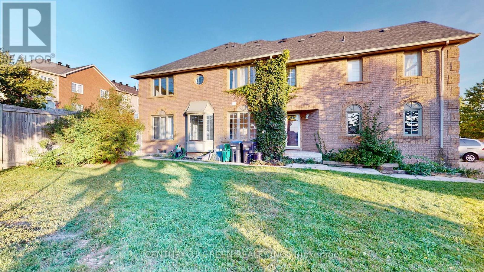 6991 Roundwood Court, Mississauga, Ontario  L5N 6X9 - Photo 4 - W12532696