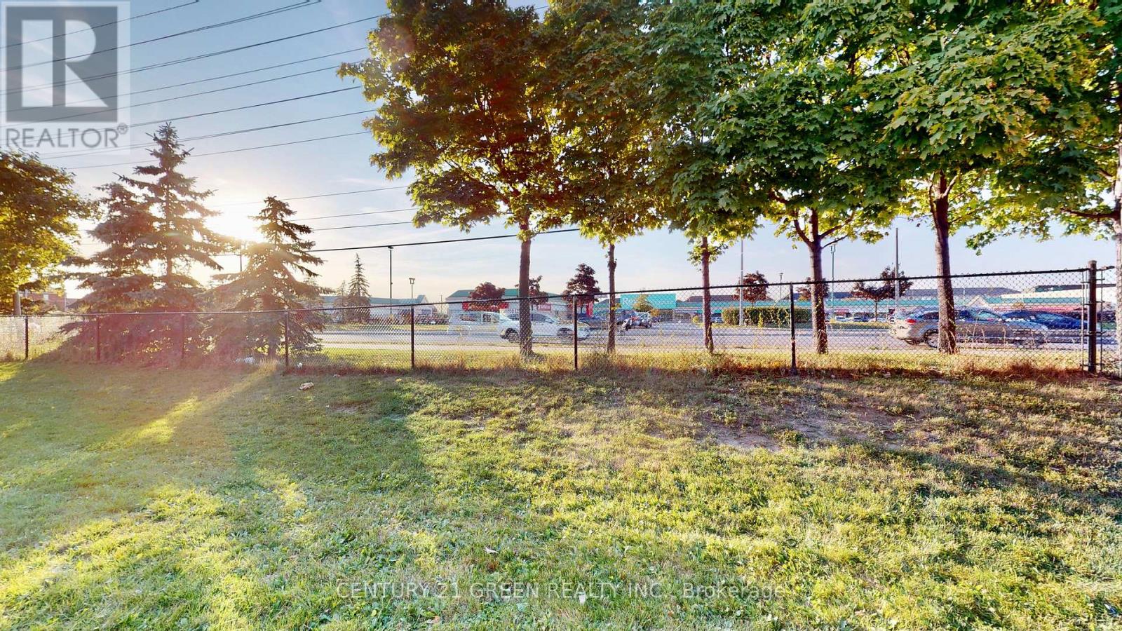 6991 Roundwood Court, Mississauga, Ontario  L5N 6X9 - Photo 5 - W12532696