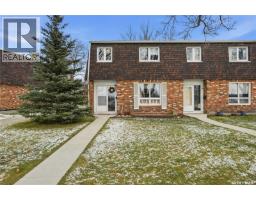 72 OAKVIEW DRIVE Uplands