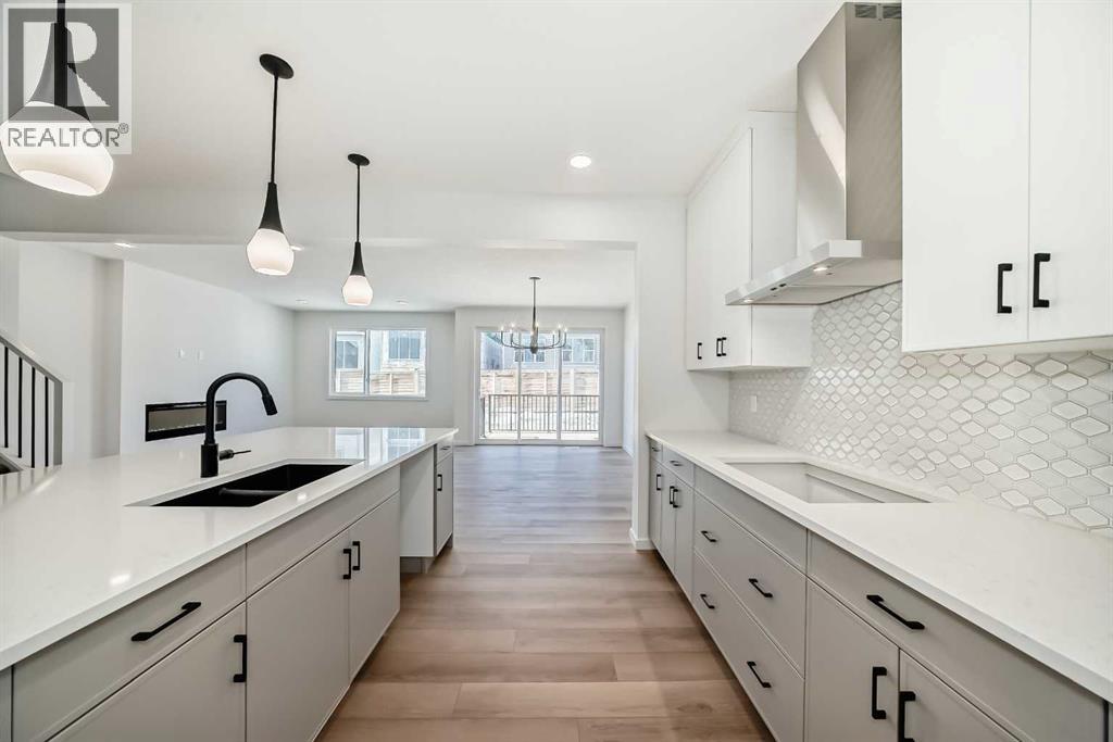 33 Royston Grove Nw, Calgary, Alberta  T3L 0M3 - Photo 4 - A2262825