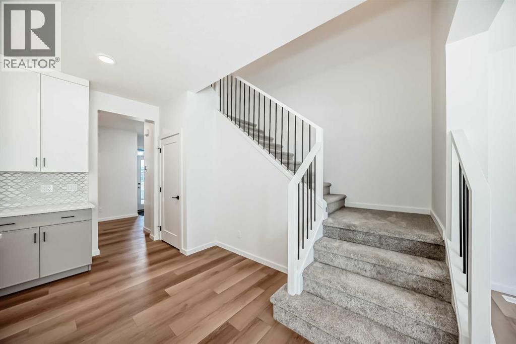 33 Royston Grove Nw, Calgary, Alberta  T3L 0M3 - Photo 9 - A2262825
