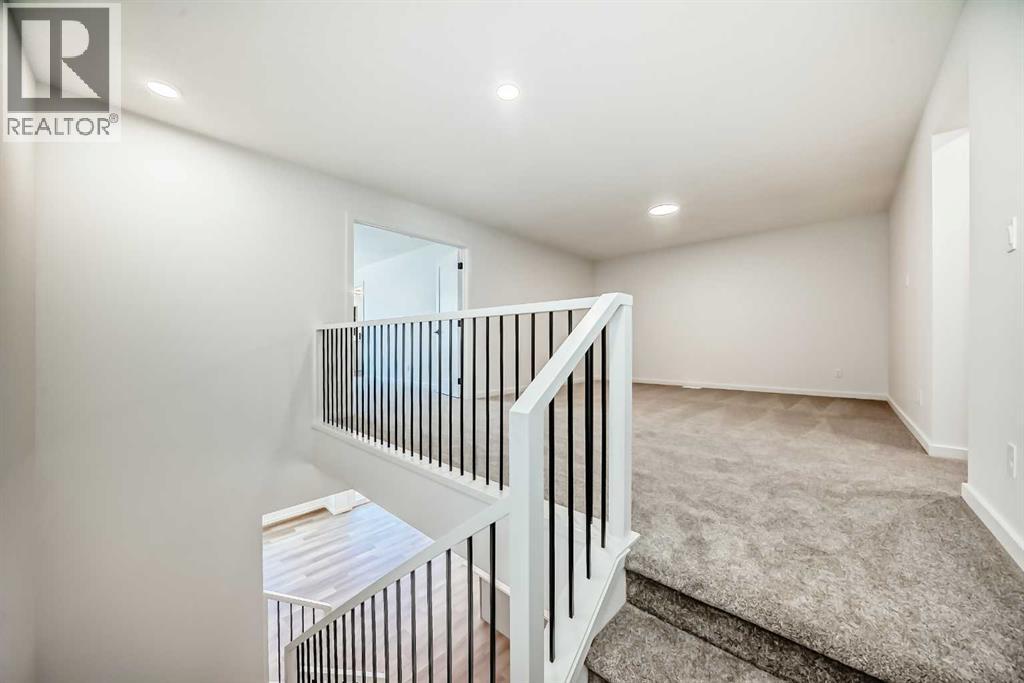 33 Royston Grove Nw, Calgary, Alberta  T3L 0M3 - Photo 16 - A2262825