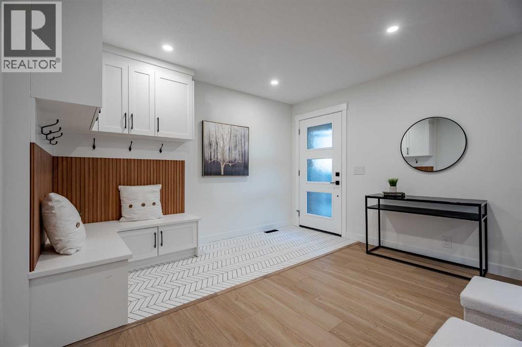 1024 Hunterston Place Nw, Calgary, Alberta  T2K 4N6 - Photo 3 - A2267498