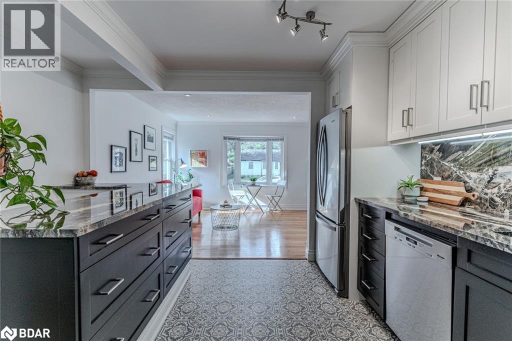 5 Newton Street, Barrie, Ontario  L4M 3N2 - Photo 4 - 40787553