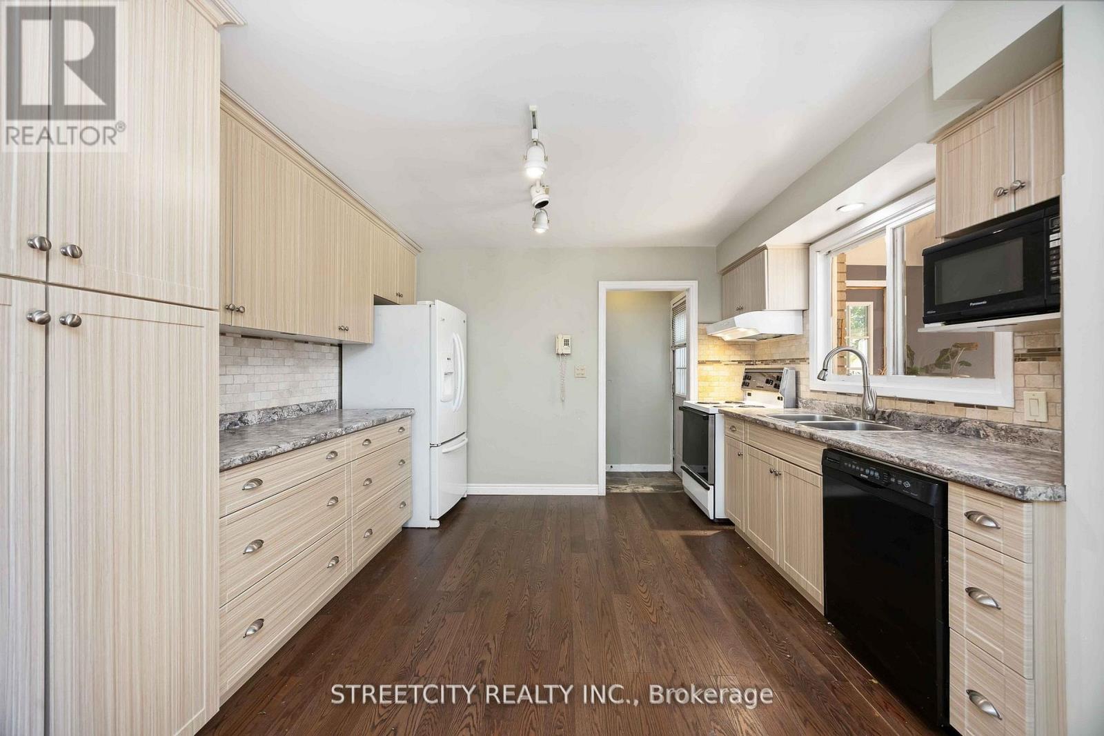 4767 St. Clair Parkway, St. Clair, Ontario  N0P 2B0 - Photo 16 - X12529084