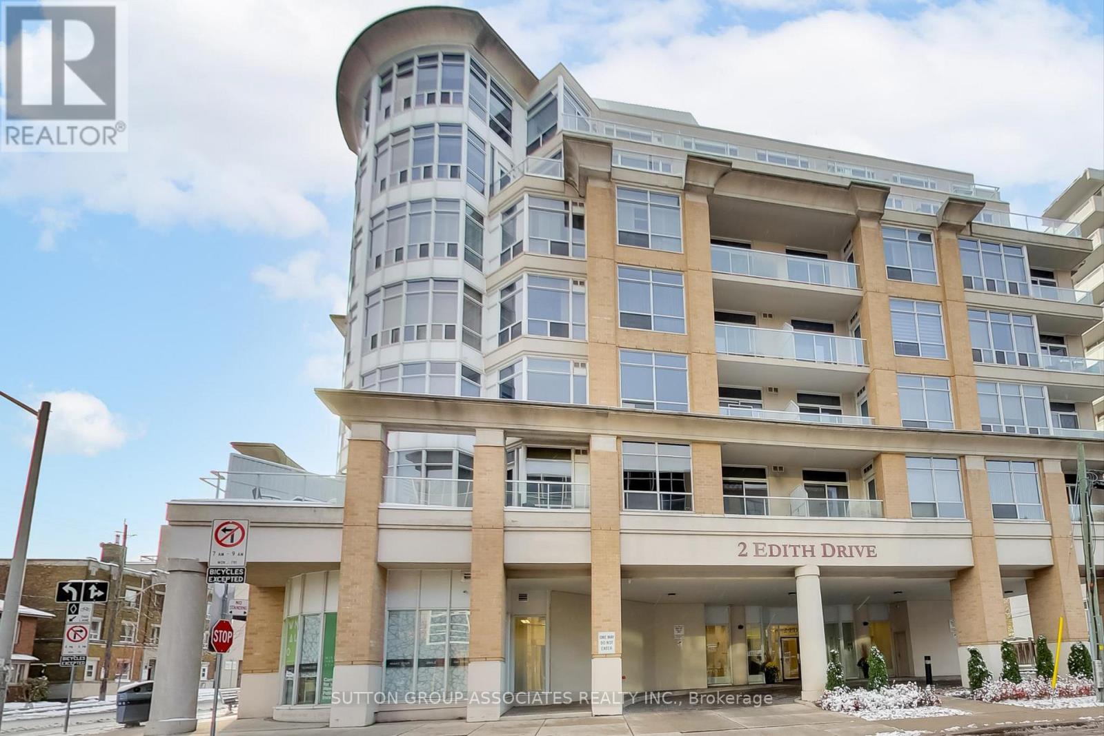 406 - 2 EDITH DRIVE, Toronto, Ontario