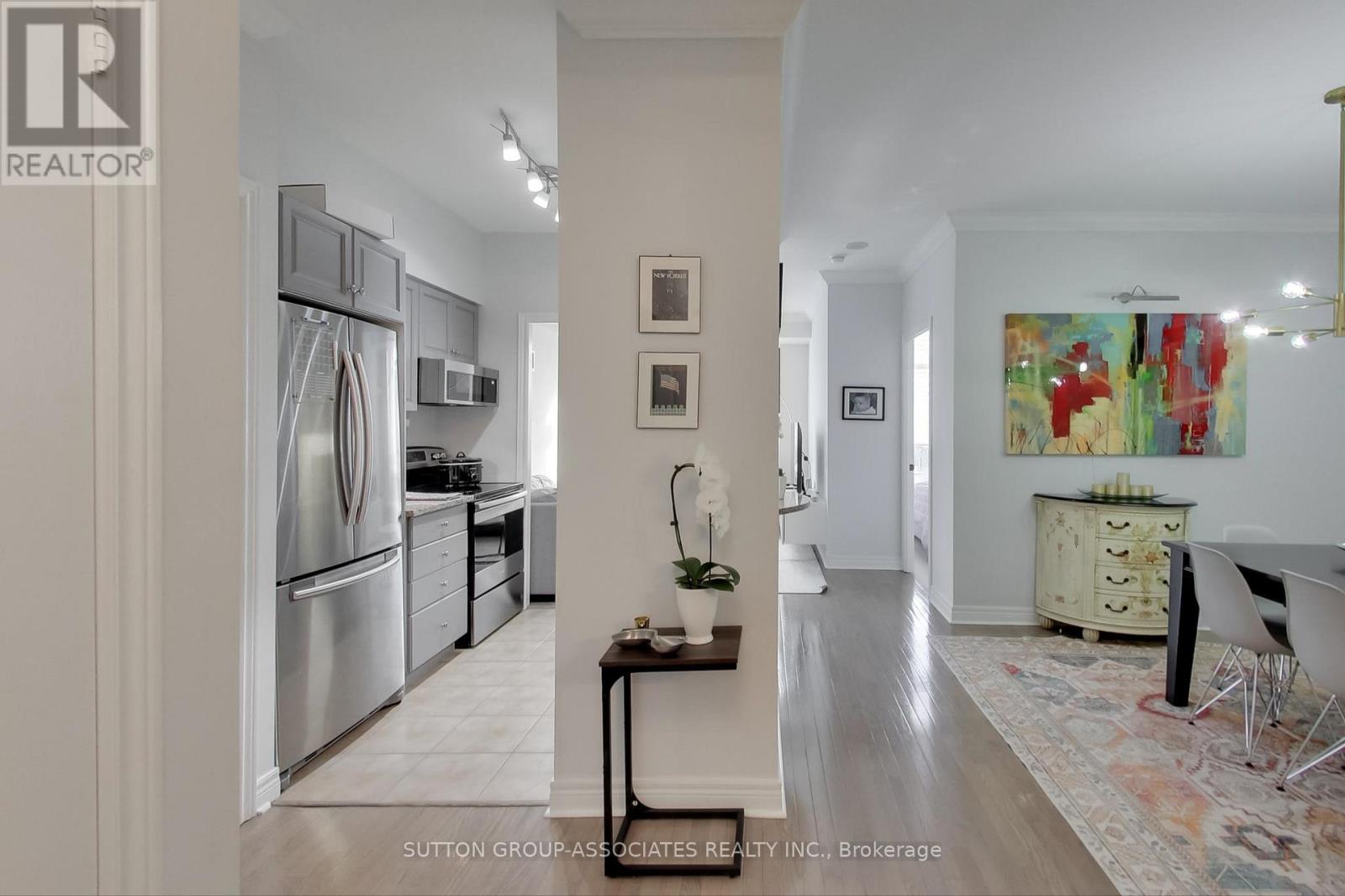 406 - 2 Edith Drive, Toronto, Ontario  M4R 2H7 - Photo 4 - C12534038